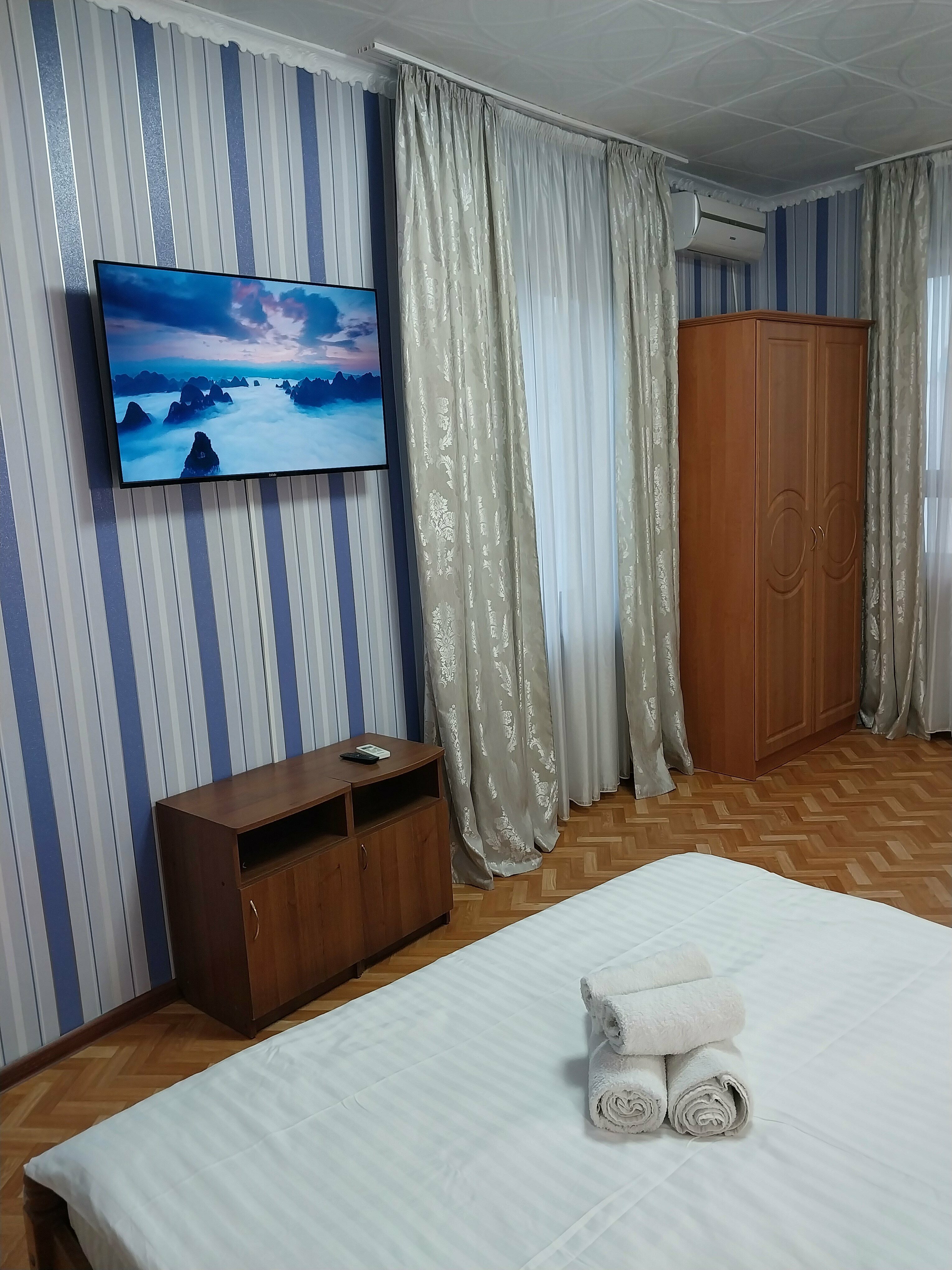 Семейный номер с боковым видом на море