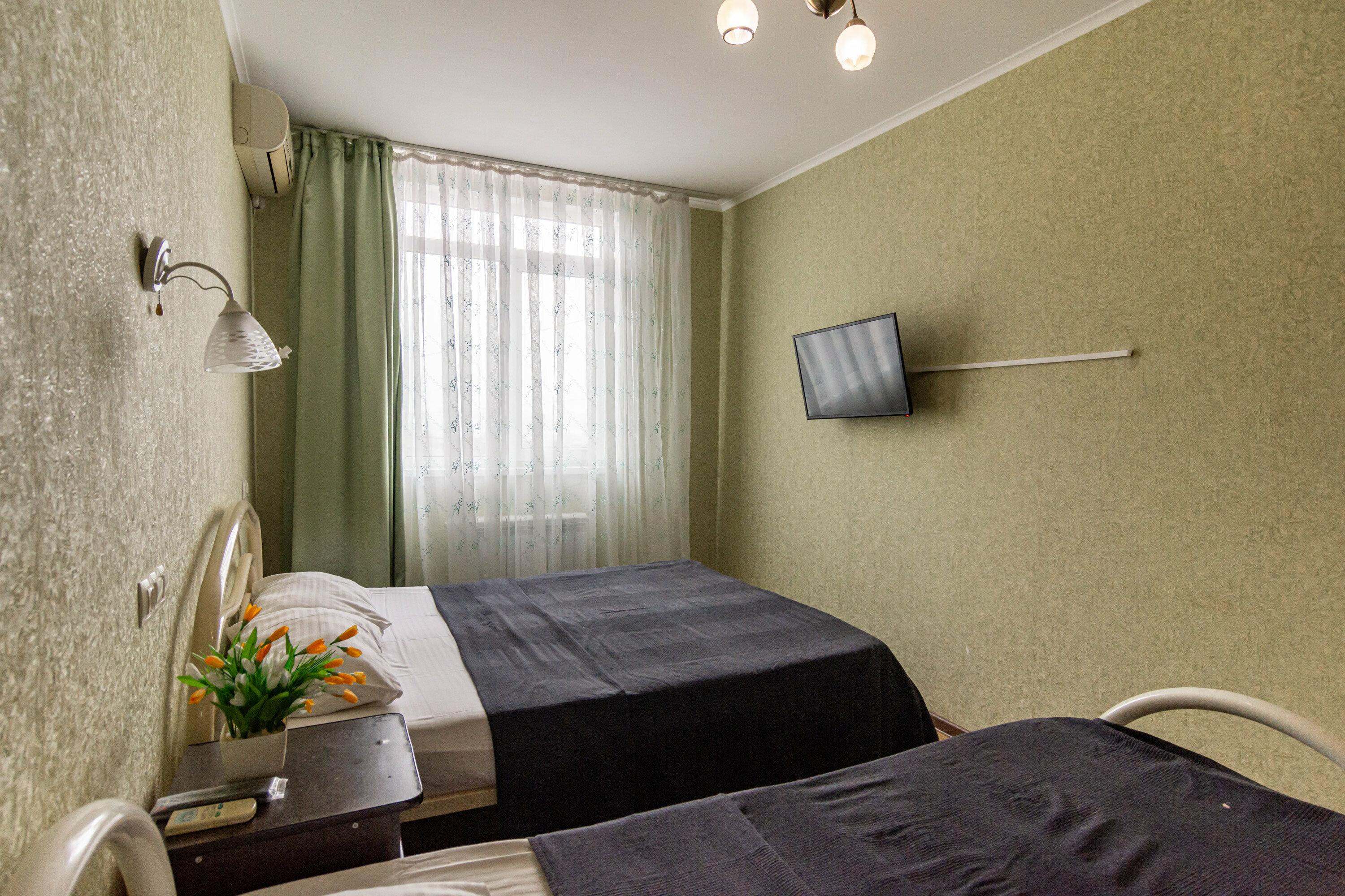 3хместный люкс с собственной кухней и видом на горы.