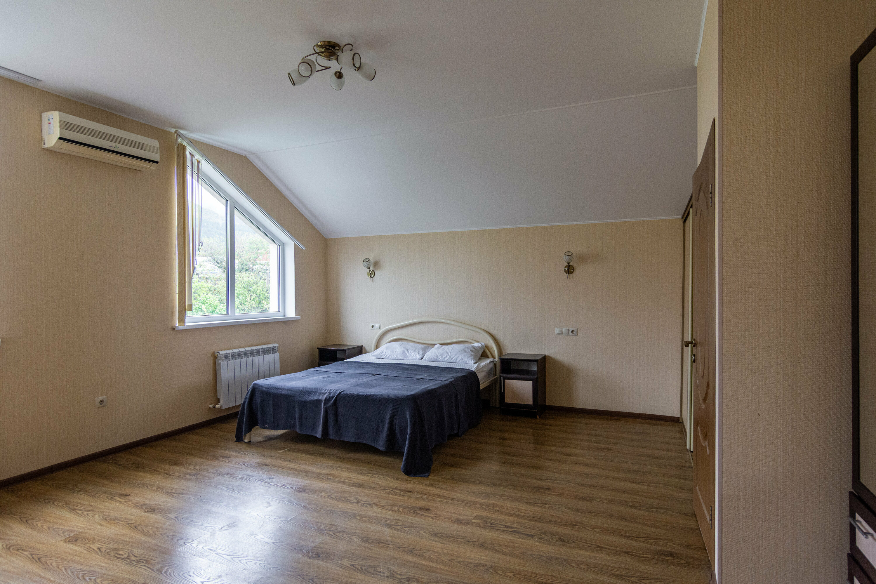 2хкомнатный 8миместный стандарт с ванной и видом на море. бассейн и горы