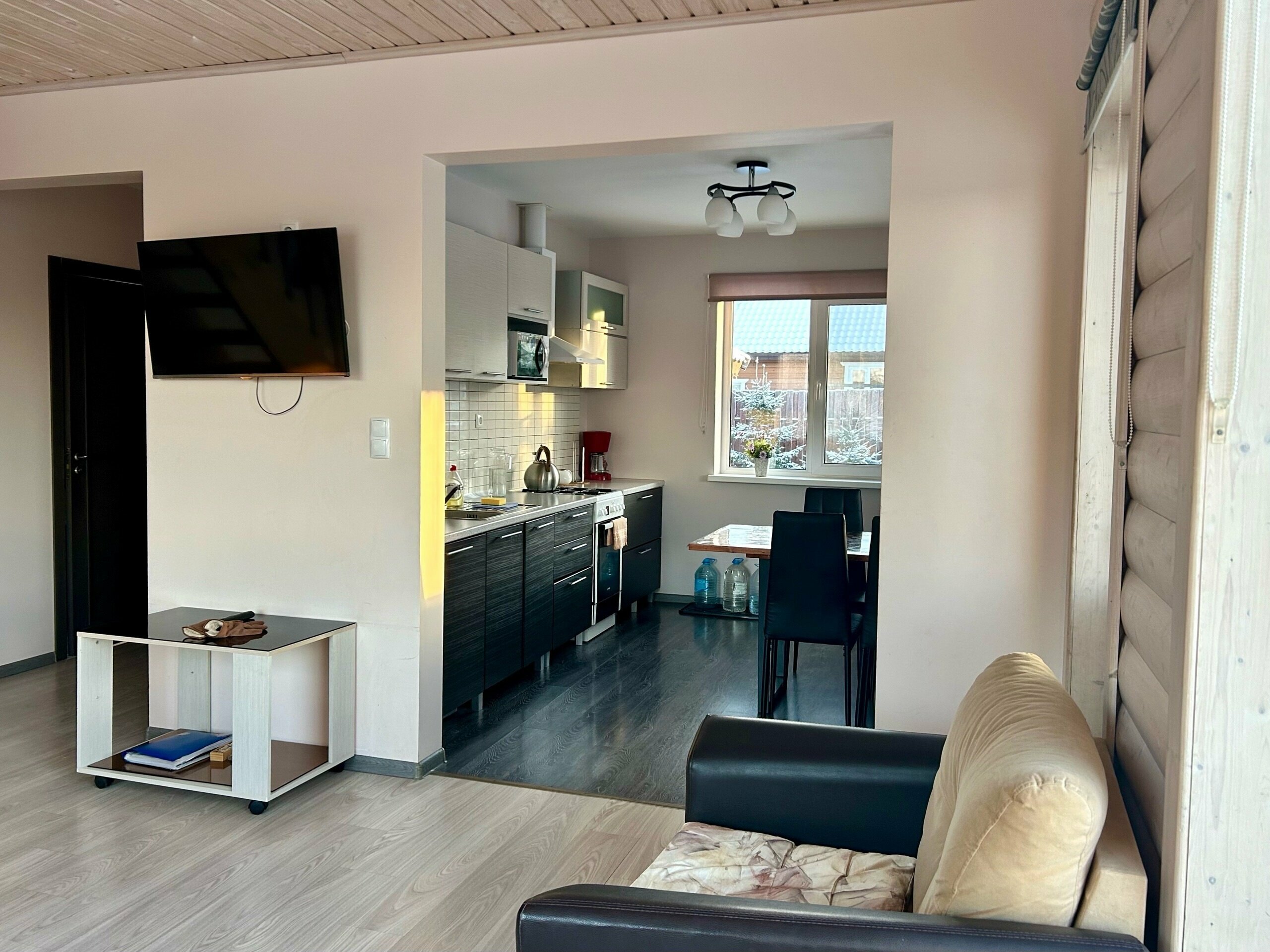 Коттедж на 6 человек с 2 спальнями и сауной. 