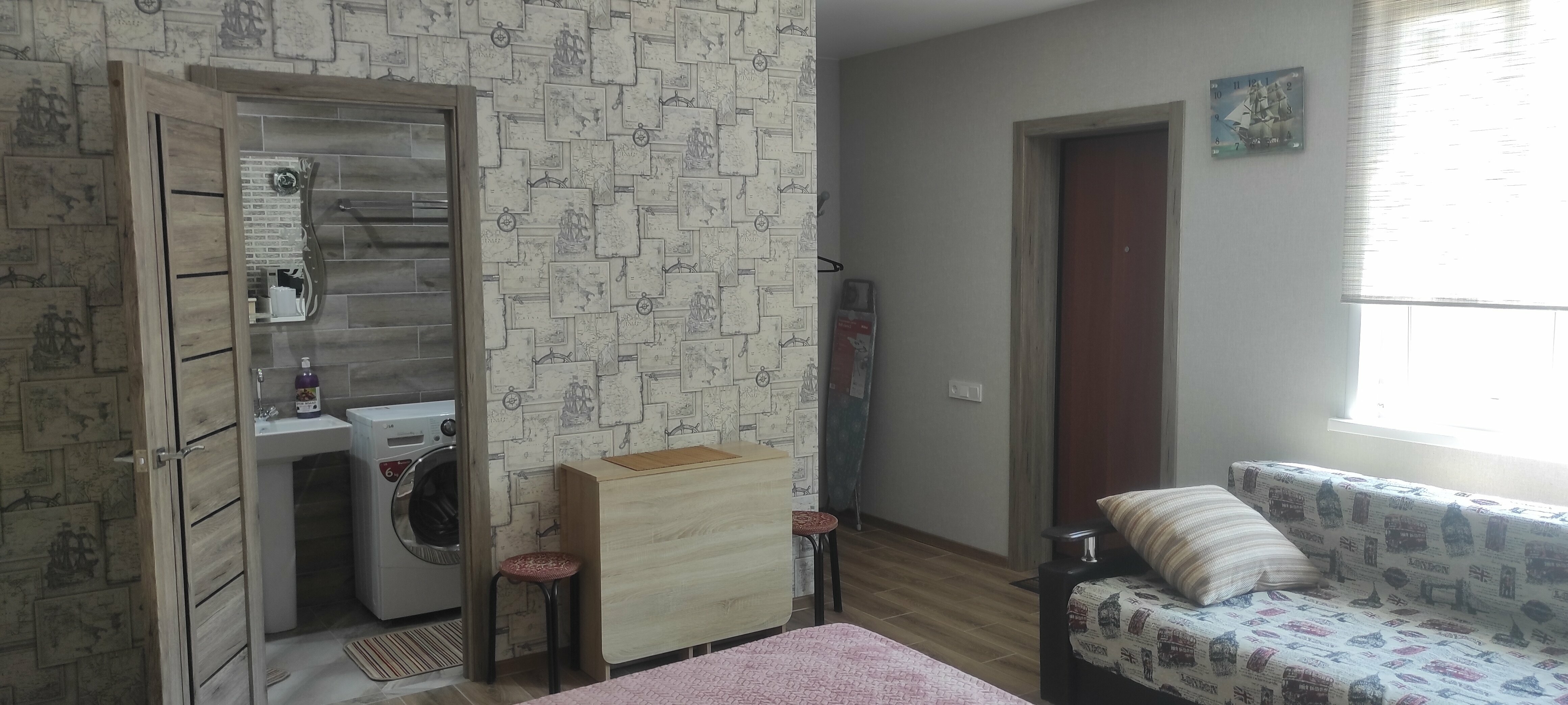 Номер-студия с кроватью размера "king-size" и диван-кроватью