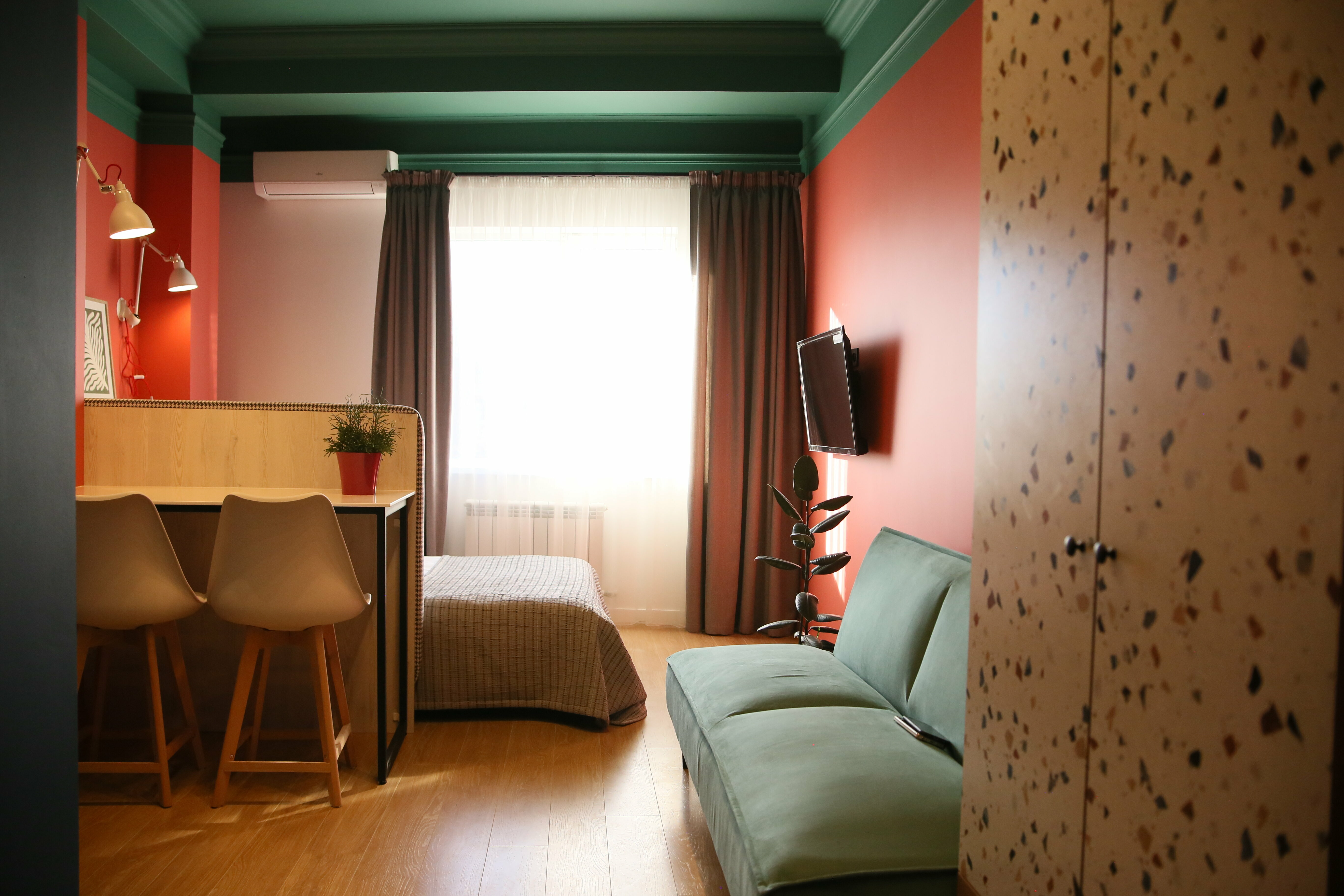 № 307 "Стандартный номер с угловой кроватью" 