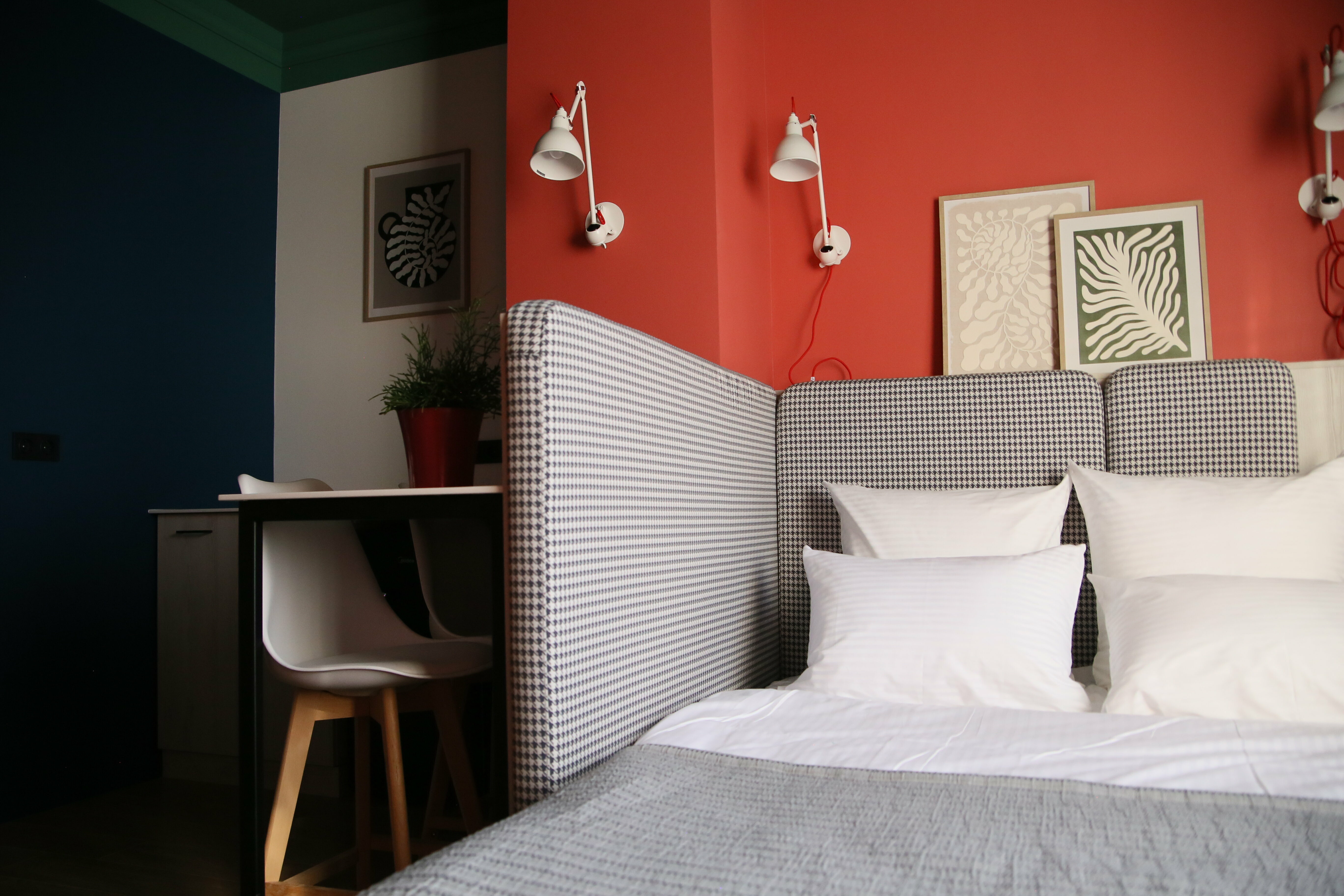 № 307 "Стандартный номер с угловой кроватью" 