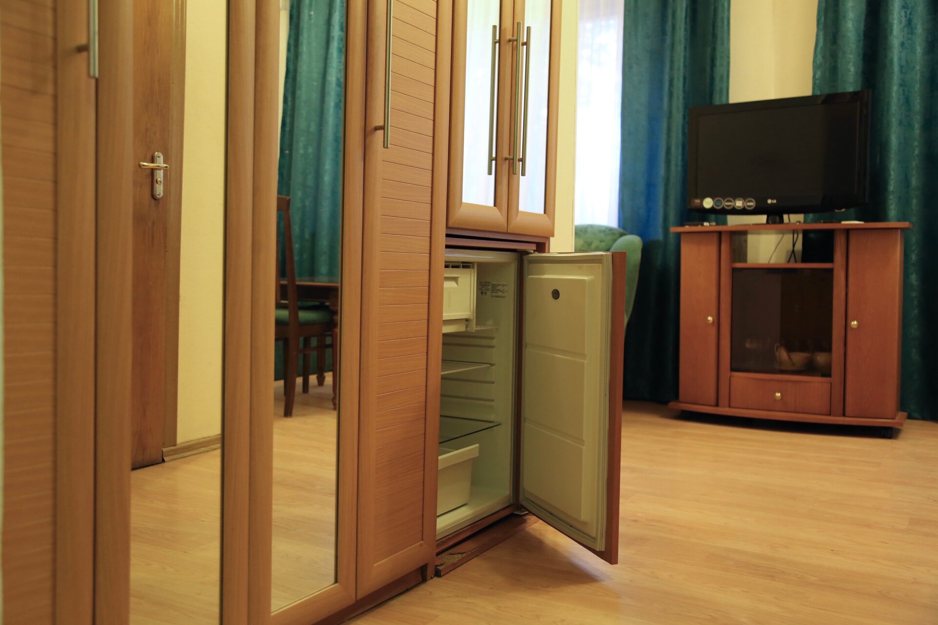 "Стандарт +" Двухместный номер с одной двухместной кроватью и доп местом