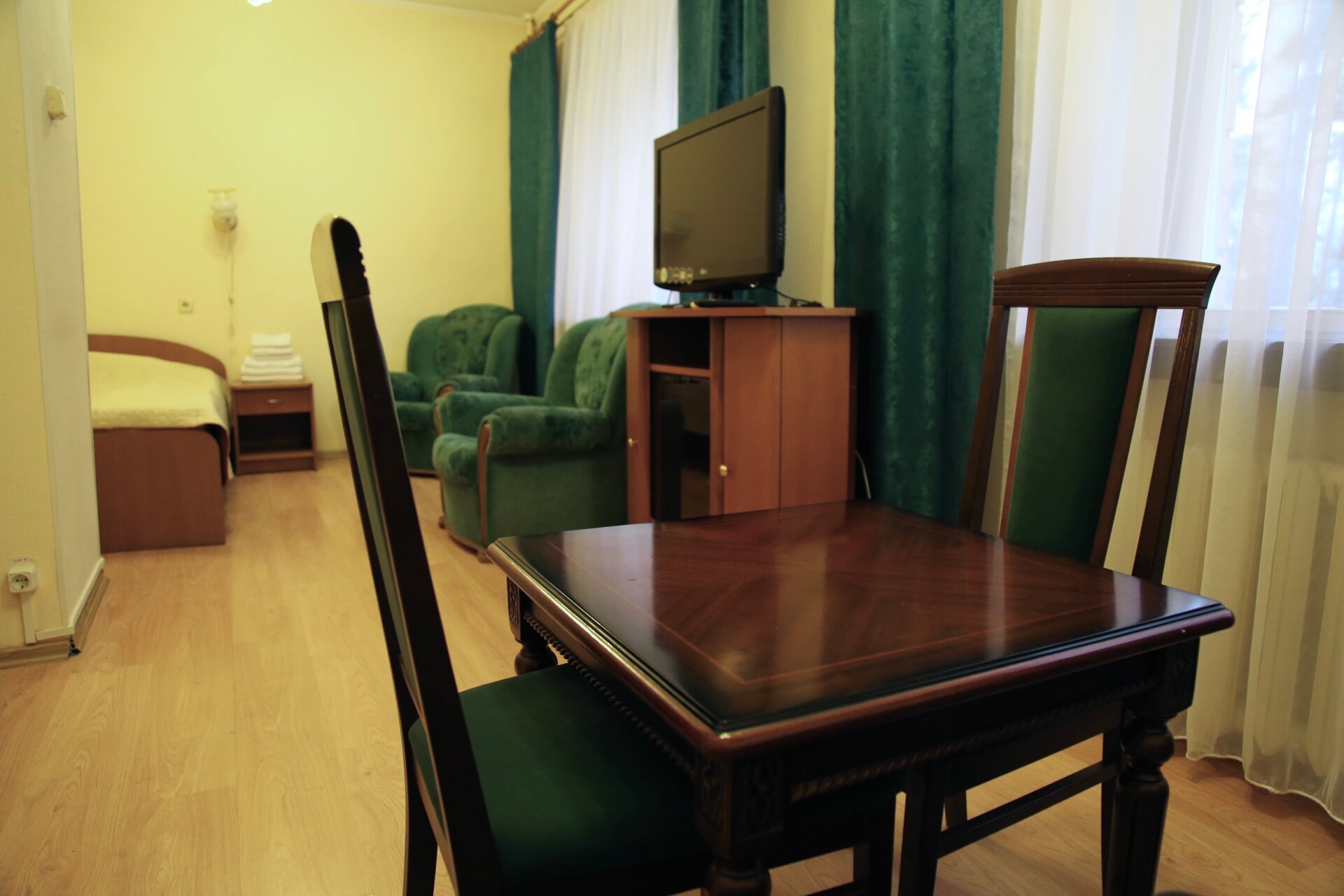 "Стандарт +" Двухместный номер с одной двухместной кроватью и доп местом