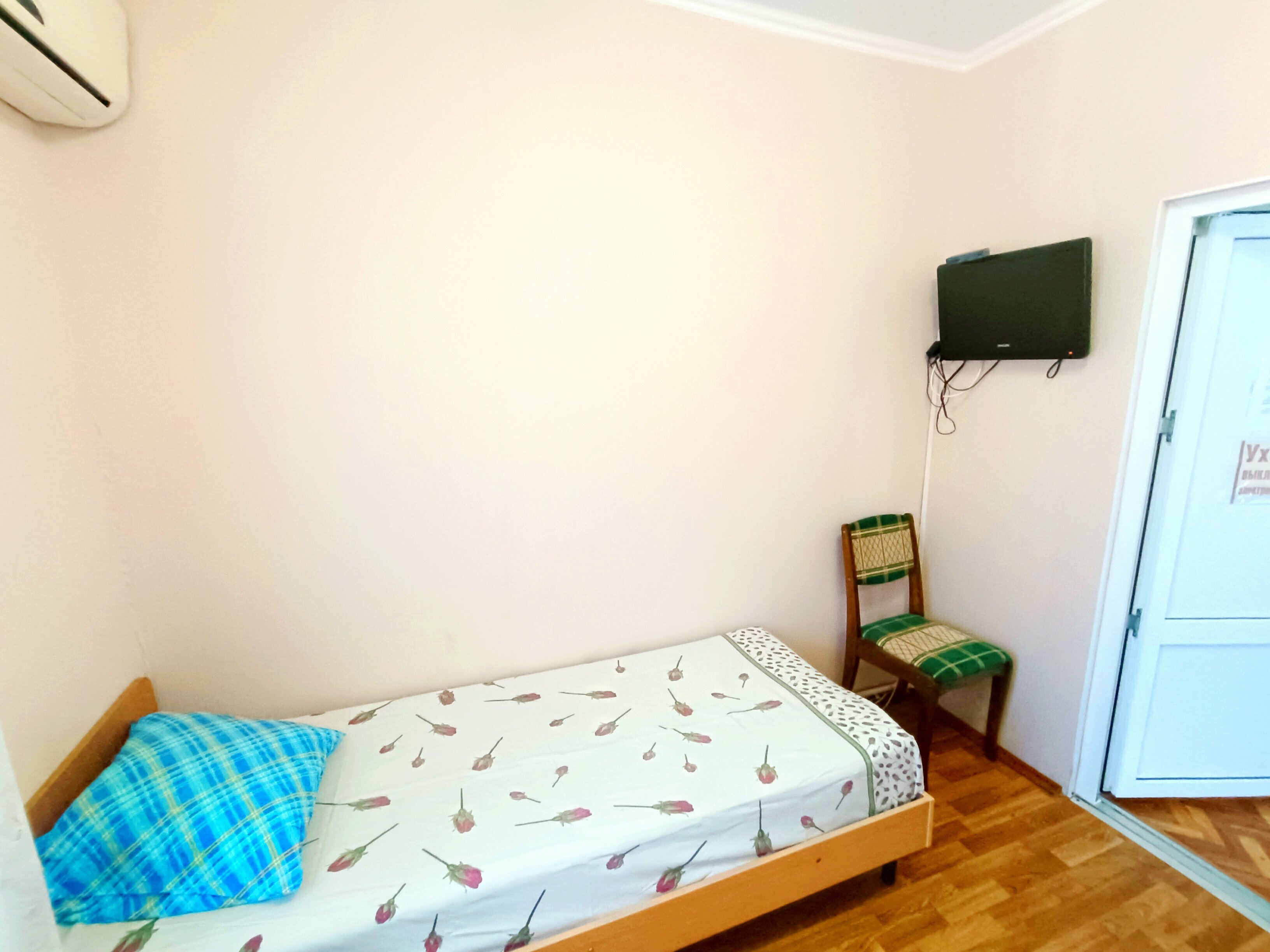 Одноместный номер с общим душем и туалетом