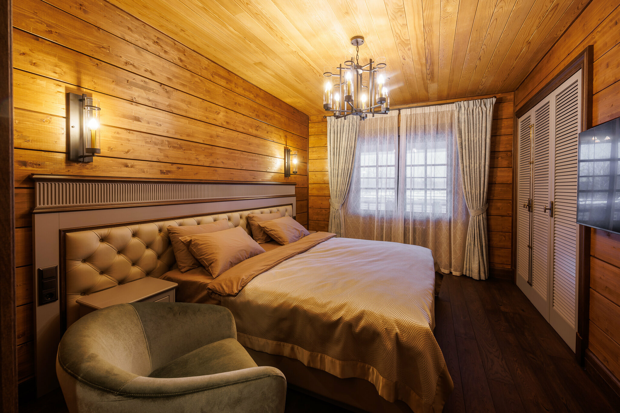 Усадьба с домом шале 7 спален