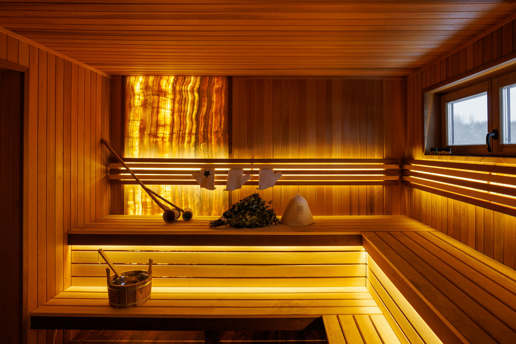 Усадьба с домом шале 7 спален