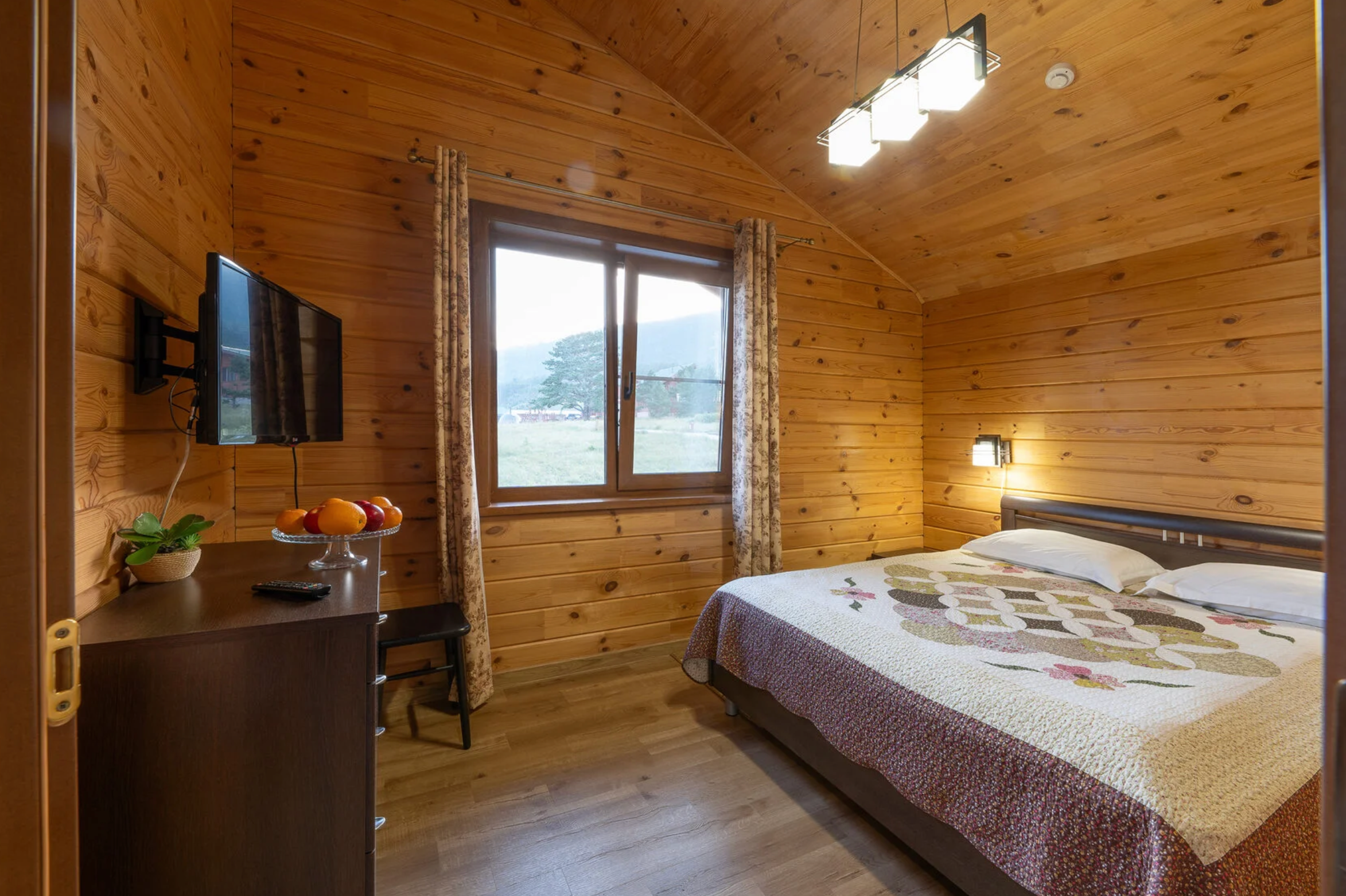 Двухместный коттедж с 1 двухспальной кроватью