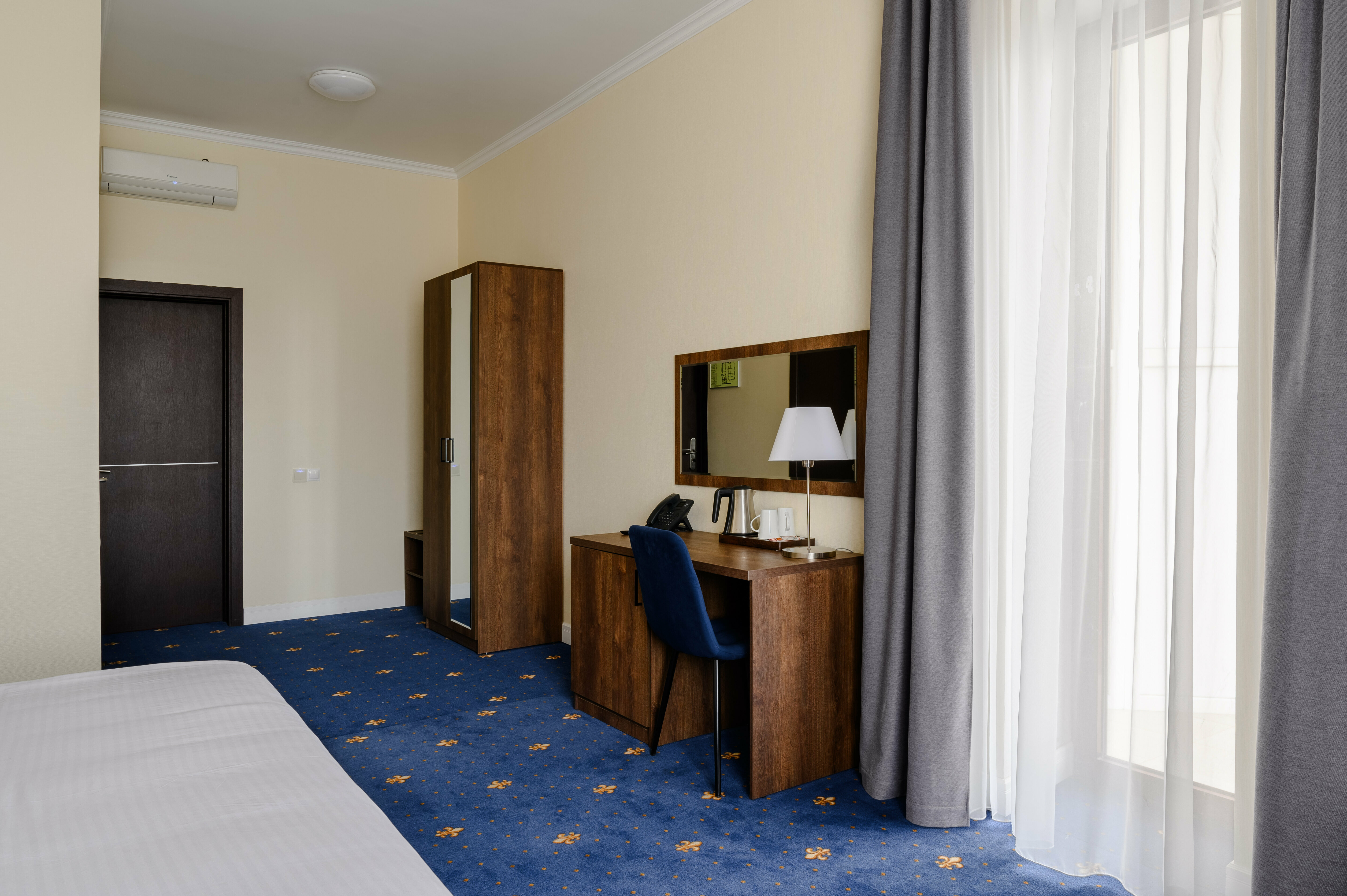 Двухместный номер с 1 кроватью или 2 отдельными кроватями и дополнительной кроватью