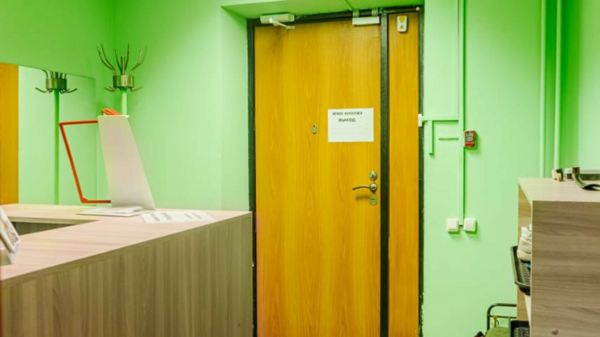 Спальное место на двухъярусной кровати в общем номере для мужчин