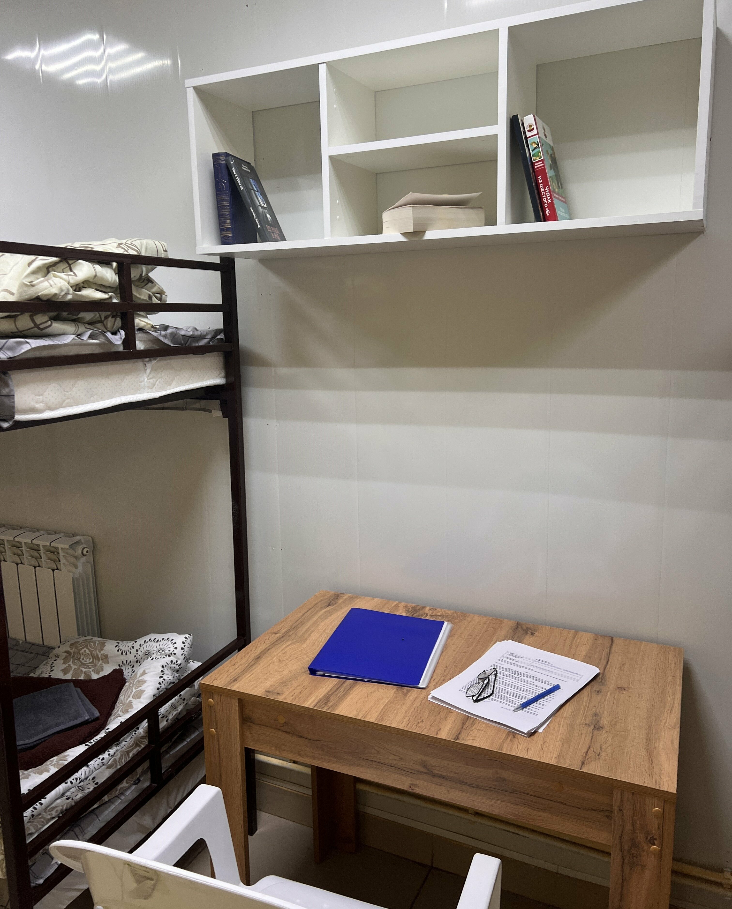 Кровать в общем 8-ми местном номере для женщин