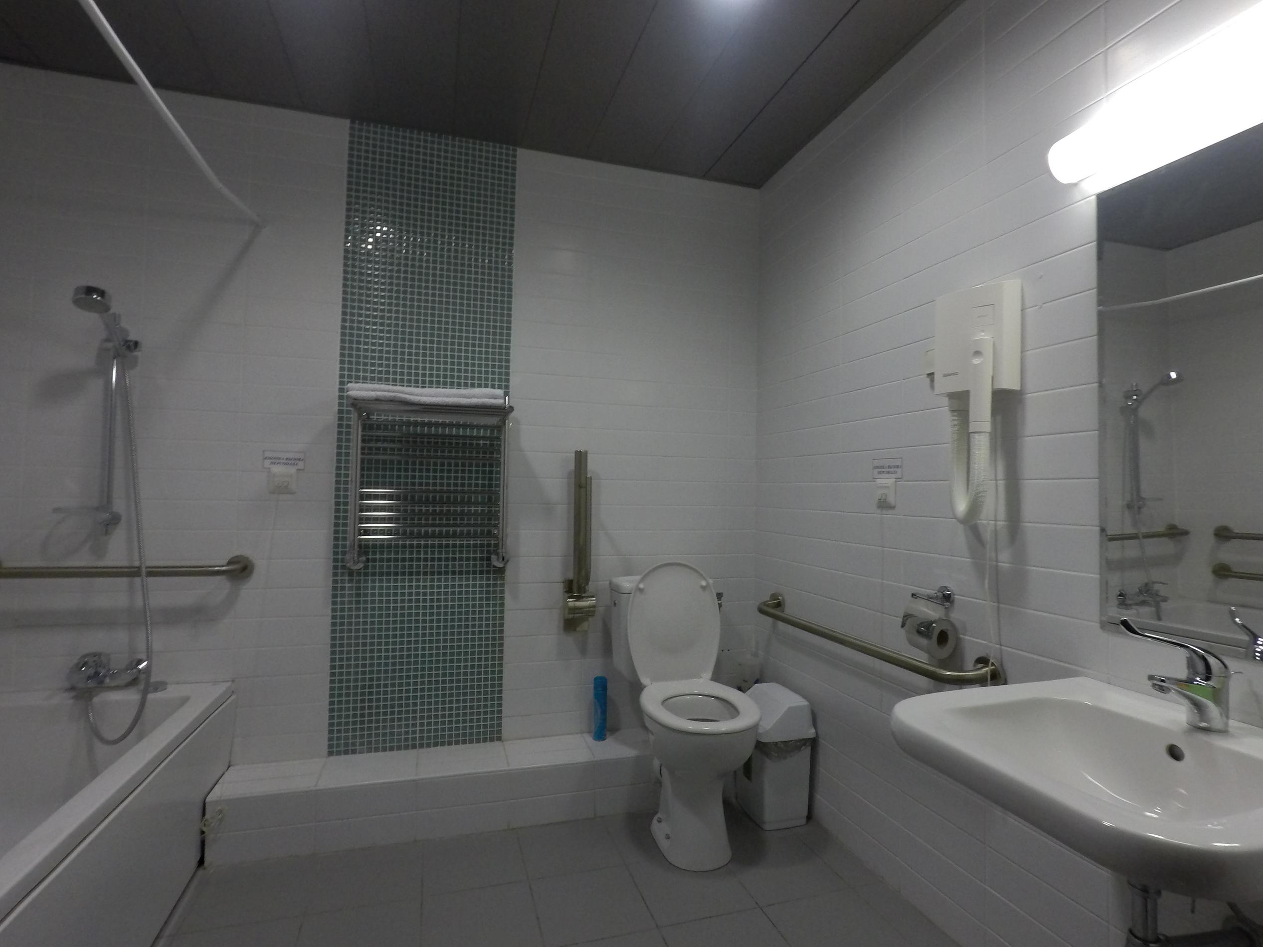 Двухместный, адаптированный для маломобильных групп населения