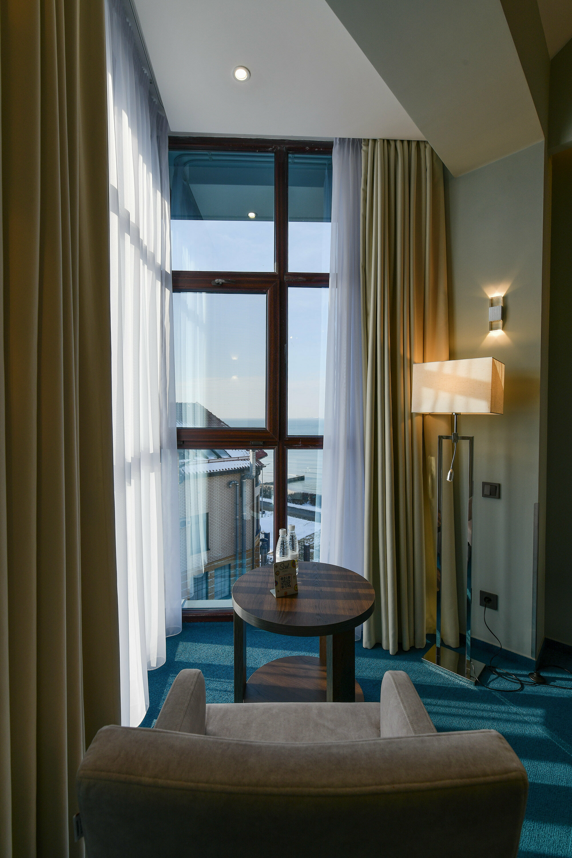 Классик с боковым видом на море