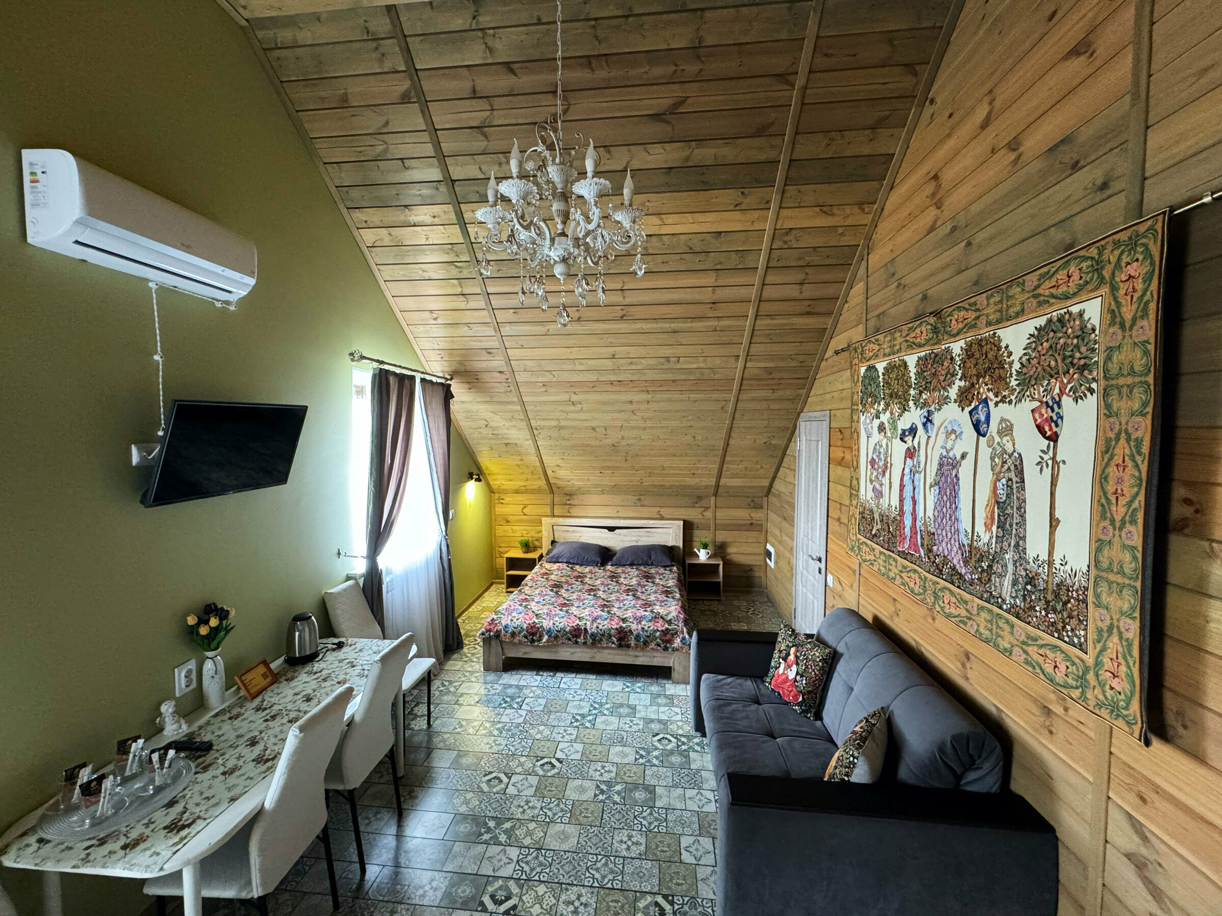 Улучшенный четырехместный номер