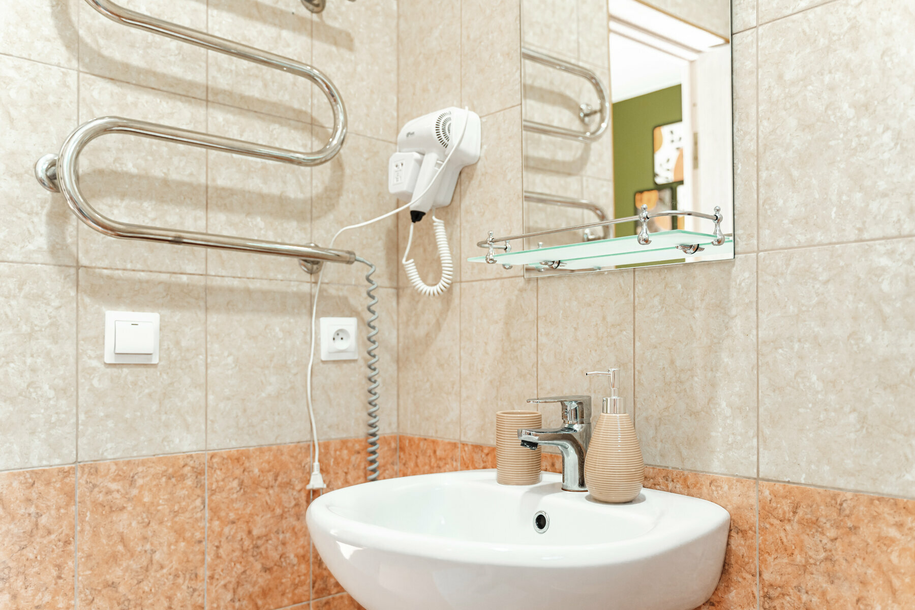 Стандартный номер с 2 односпальными кроватями и диваном