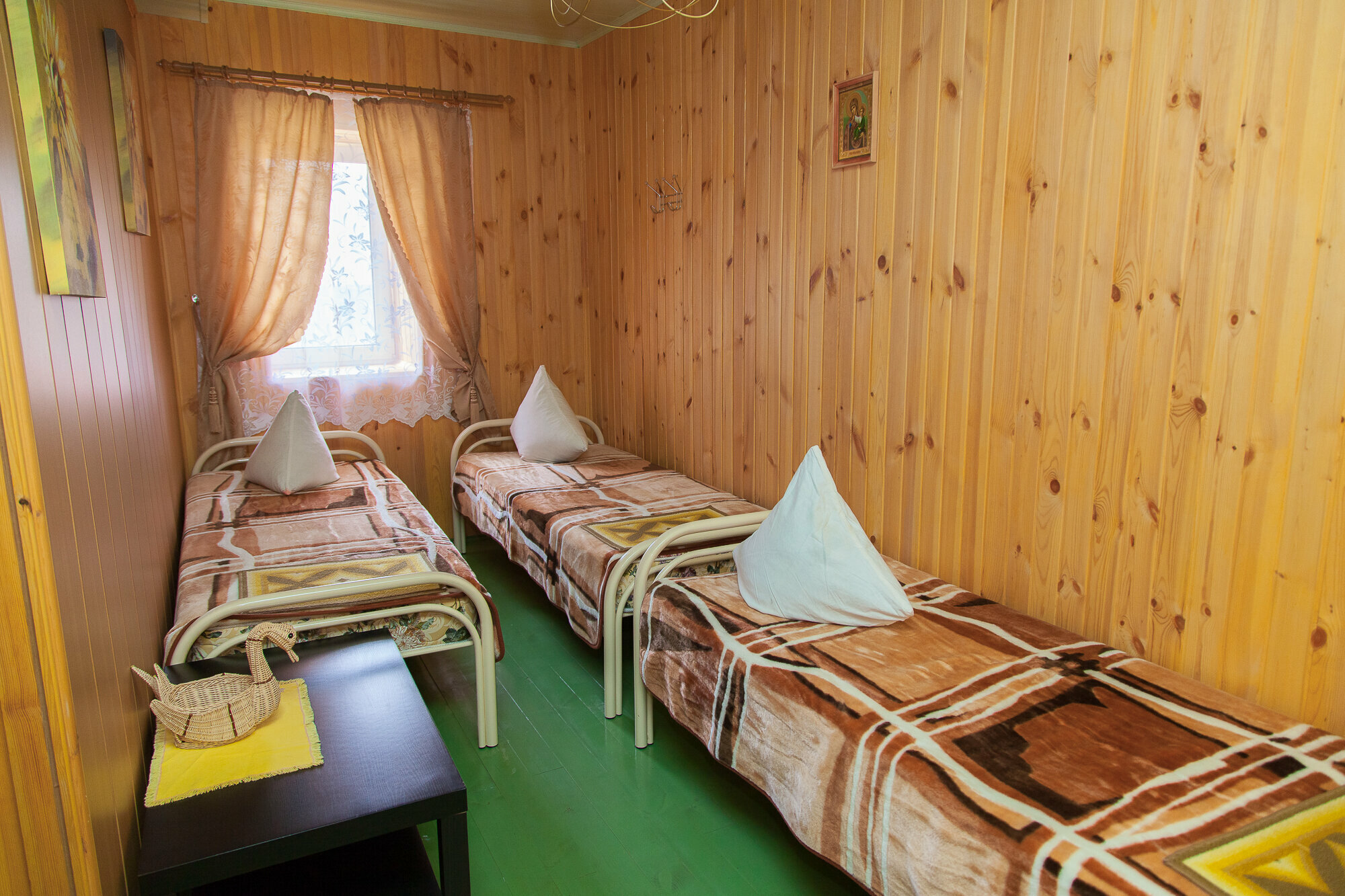 Четырехместный номер с общей ванной комнатой