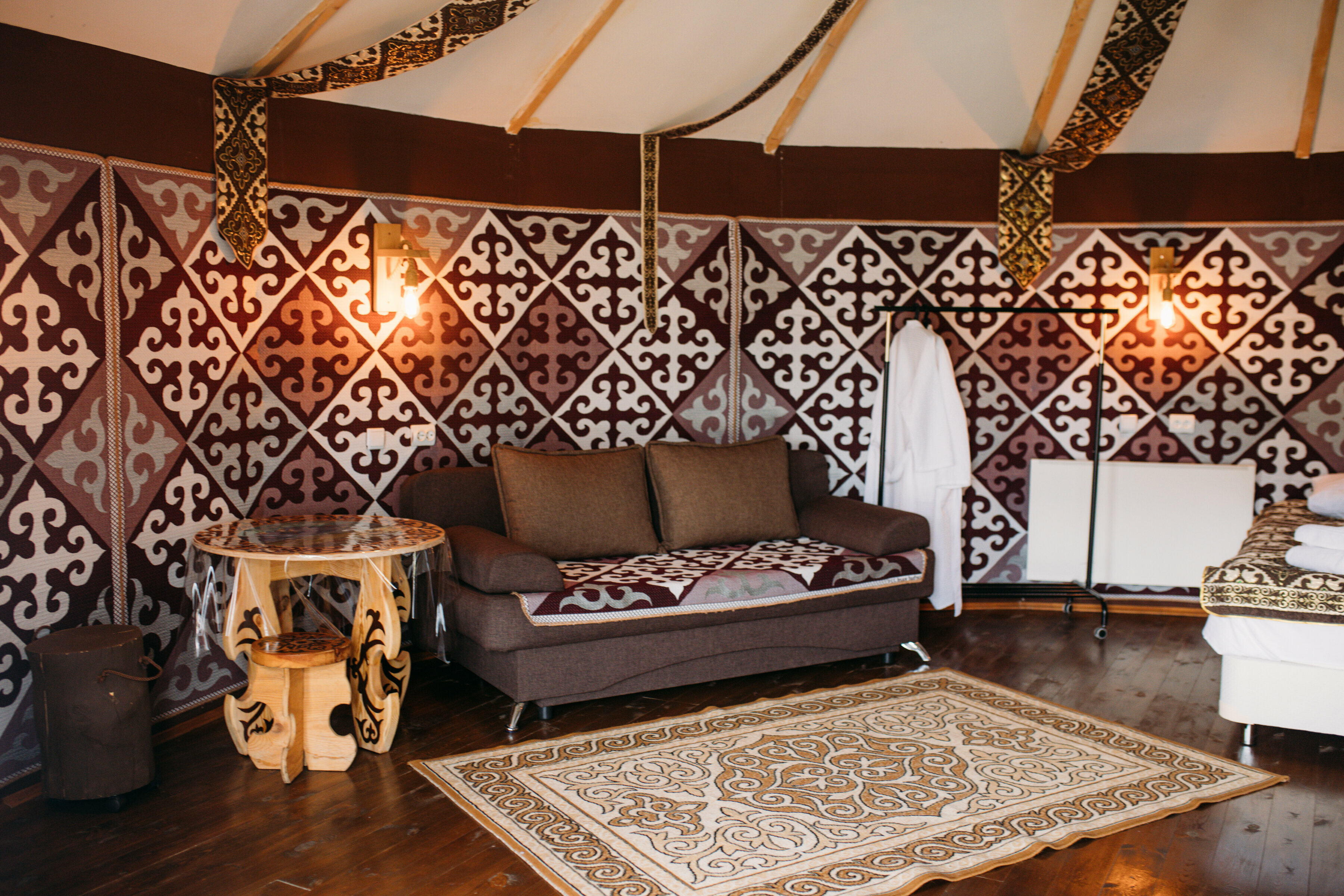 уютная современная  юрта со всеми удобствами