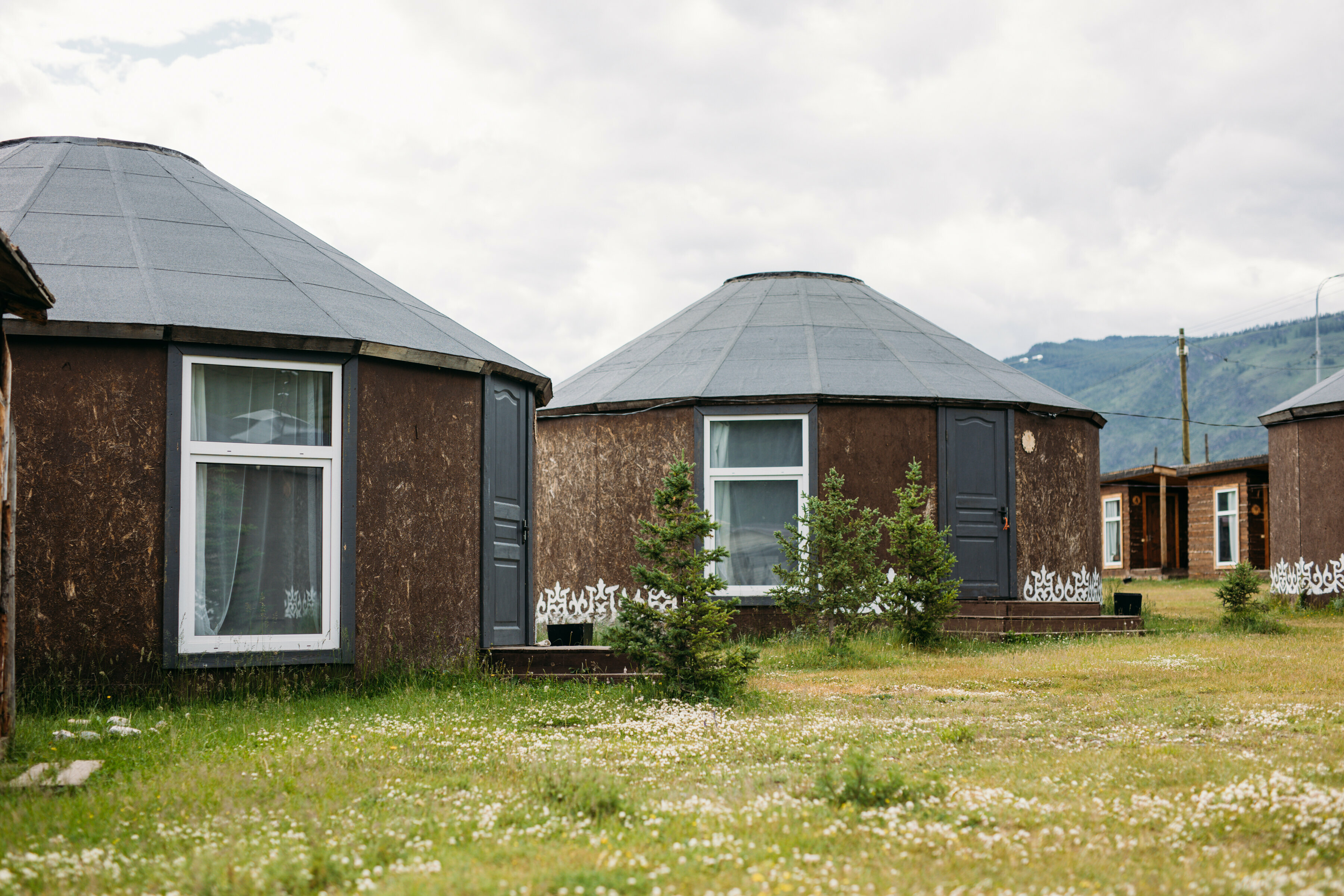 уютная современная  юрта со всеми удобствами