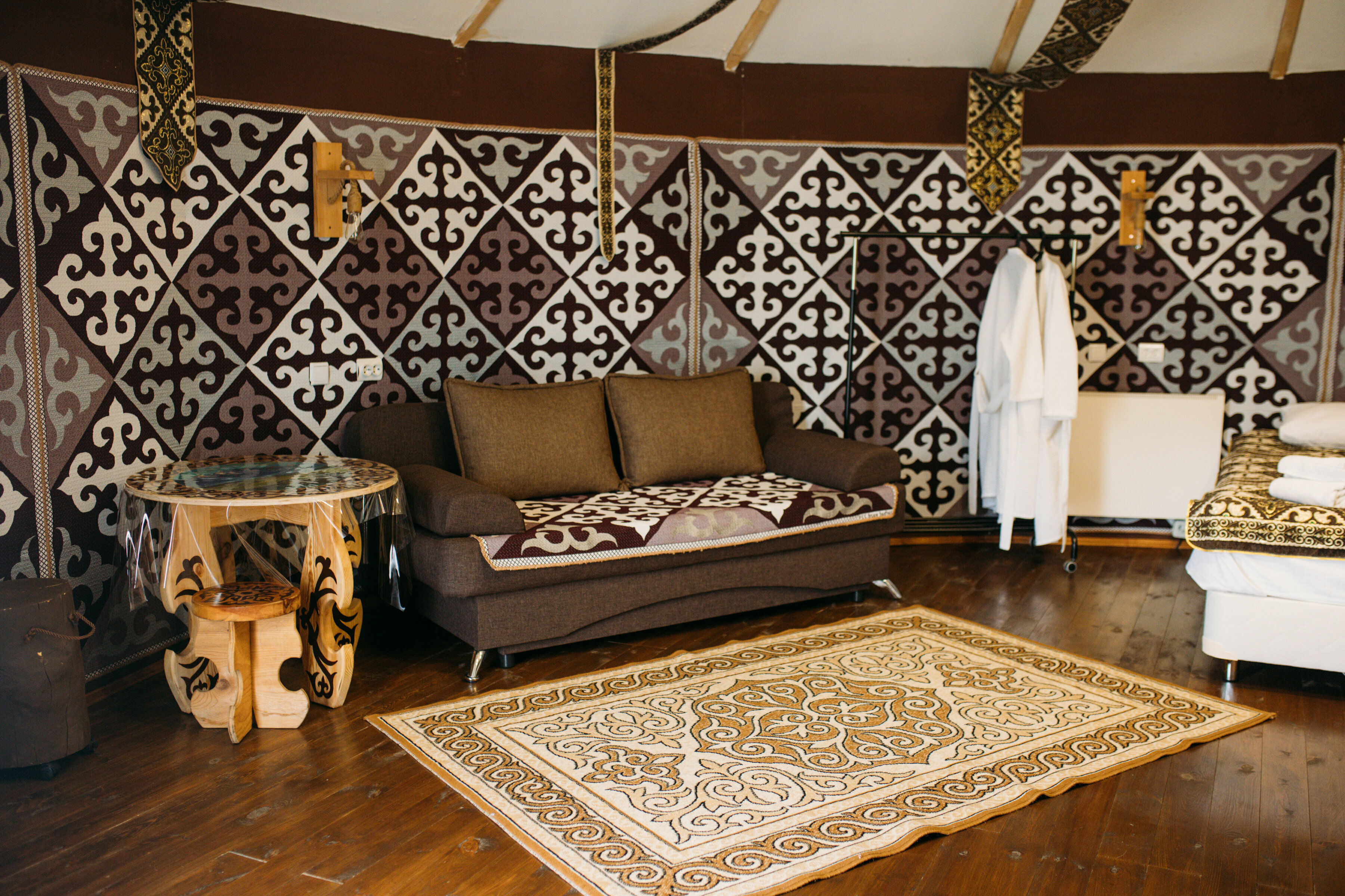 уютная современная  юрта со всеми удобствами