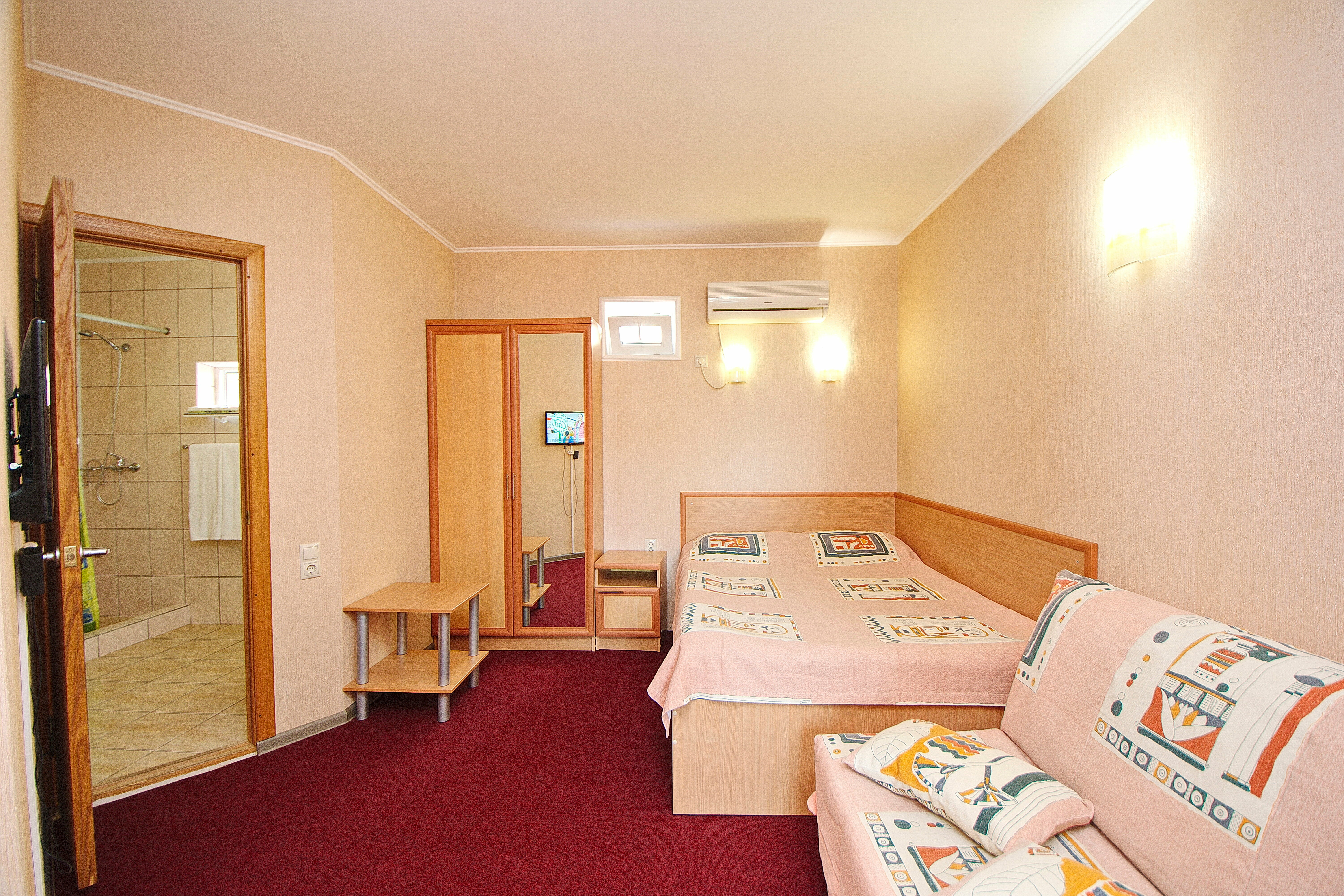 Стандарт 2х местный с диваном 1й корпус