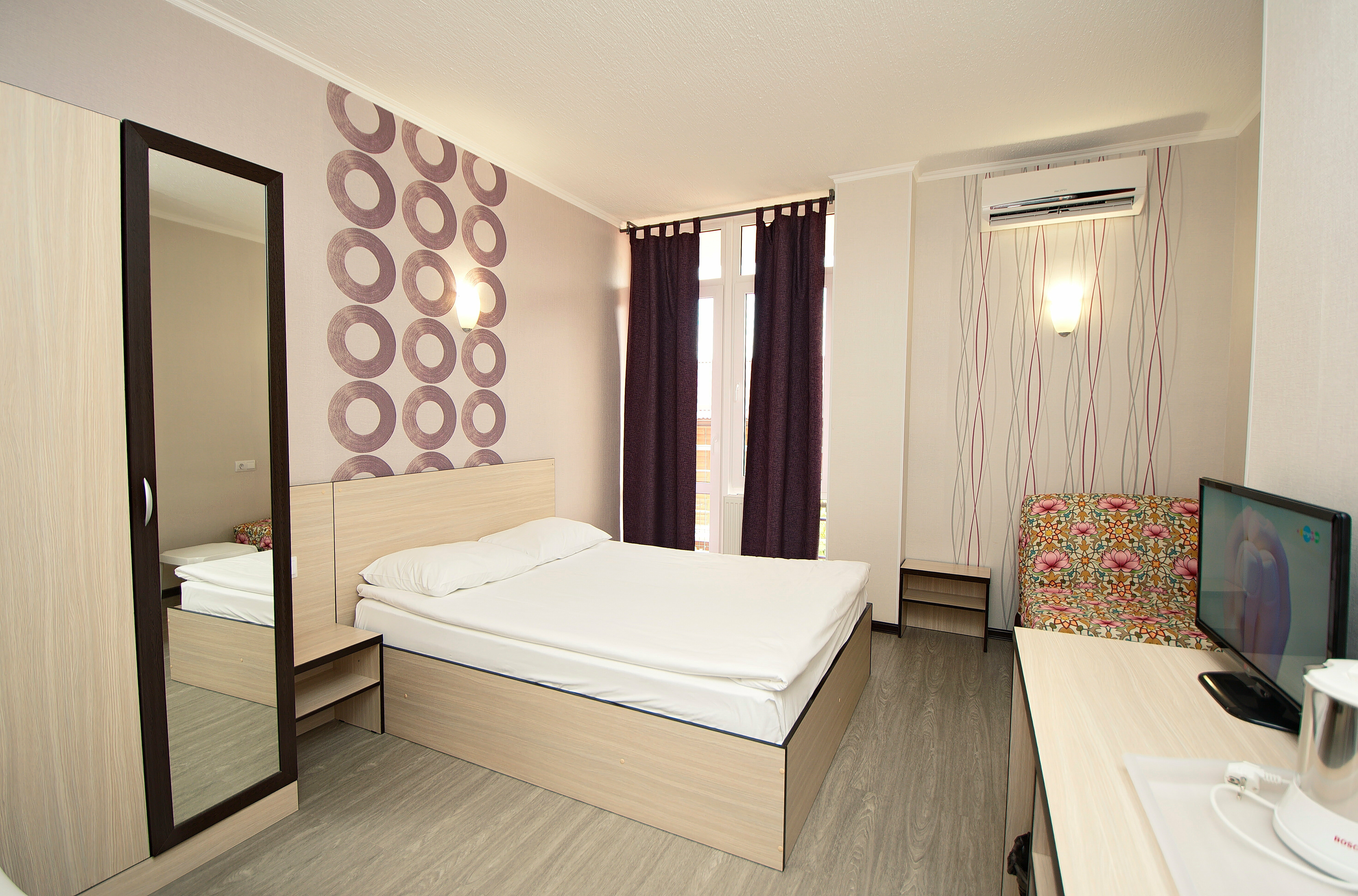 Трехместный номер с видом на бассейн