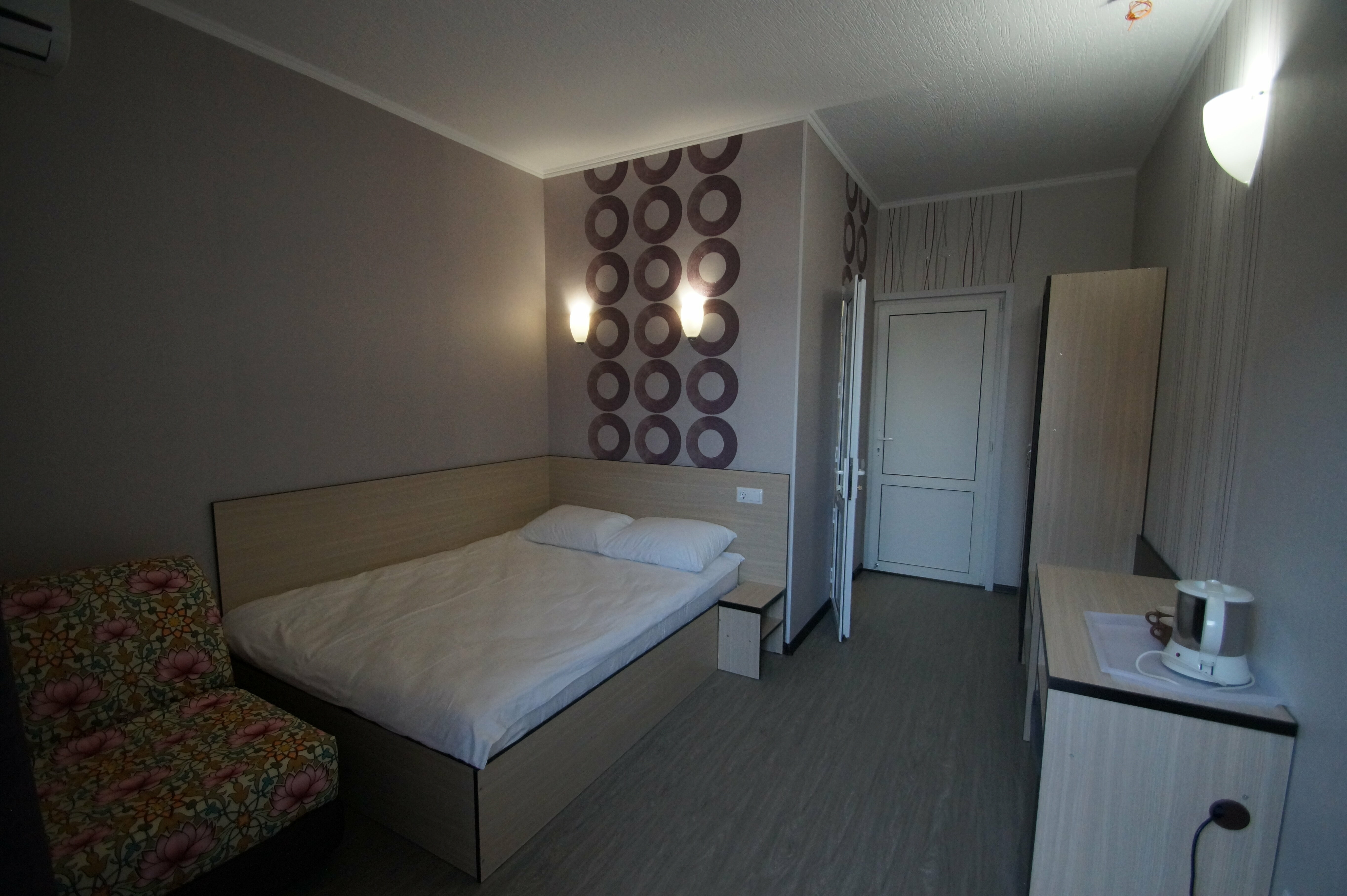 Трехместный номер с видом на бассейн