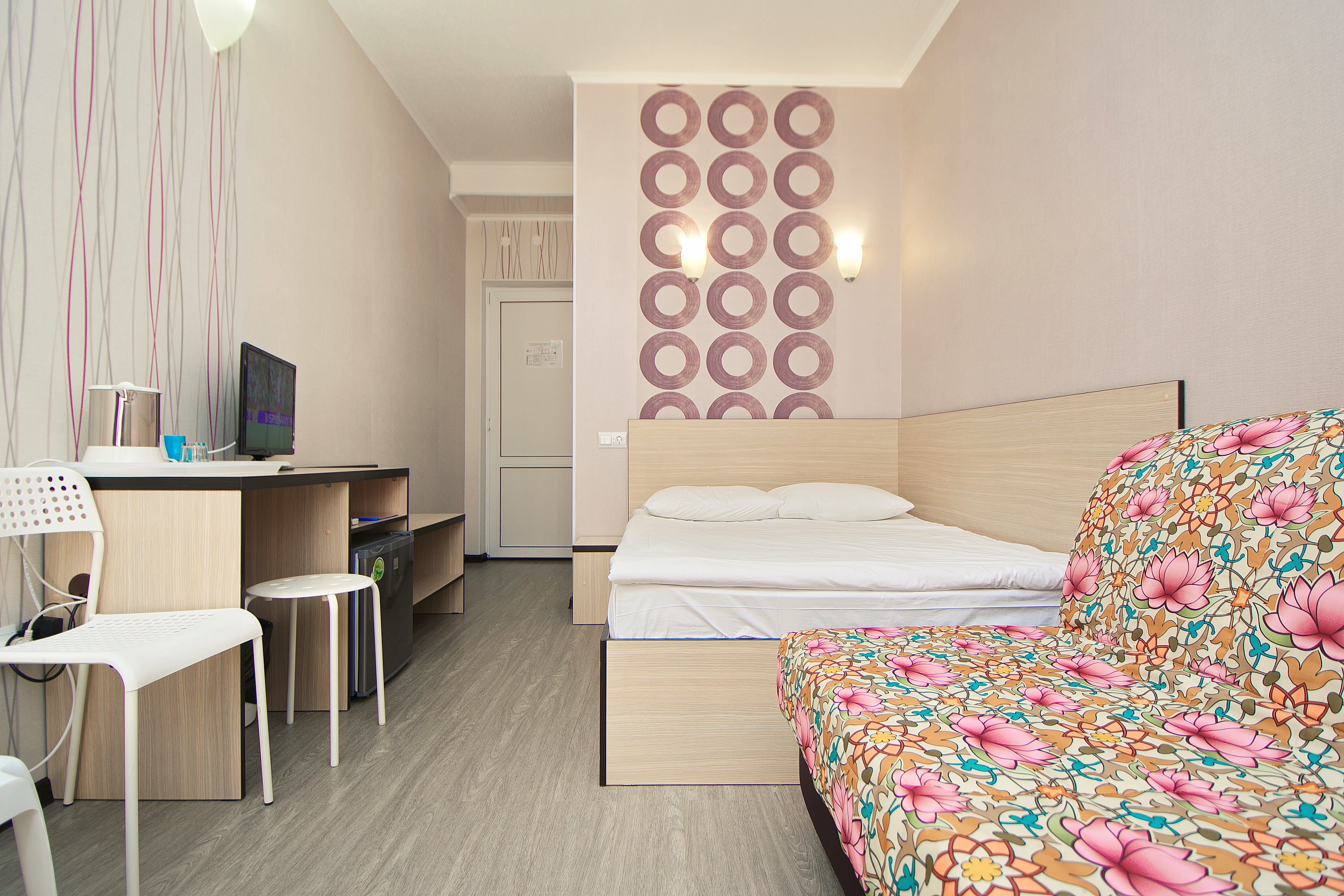 Стандартный 2х-местный с диваном и двуспальной кроватью