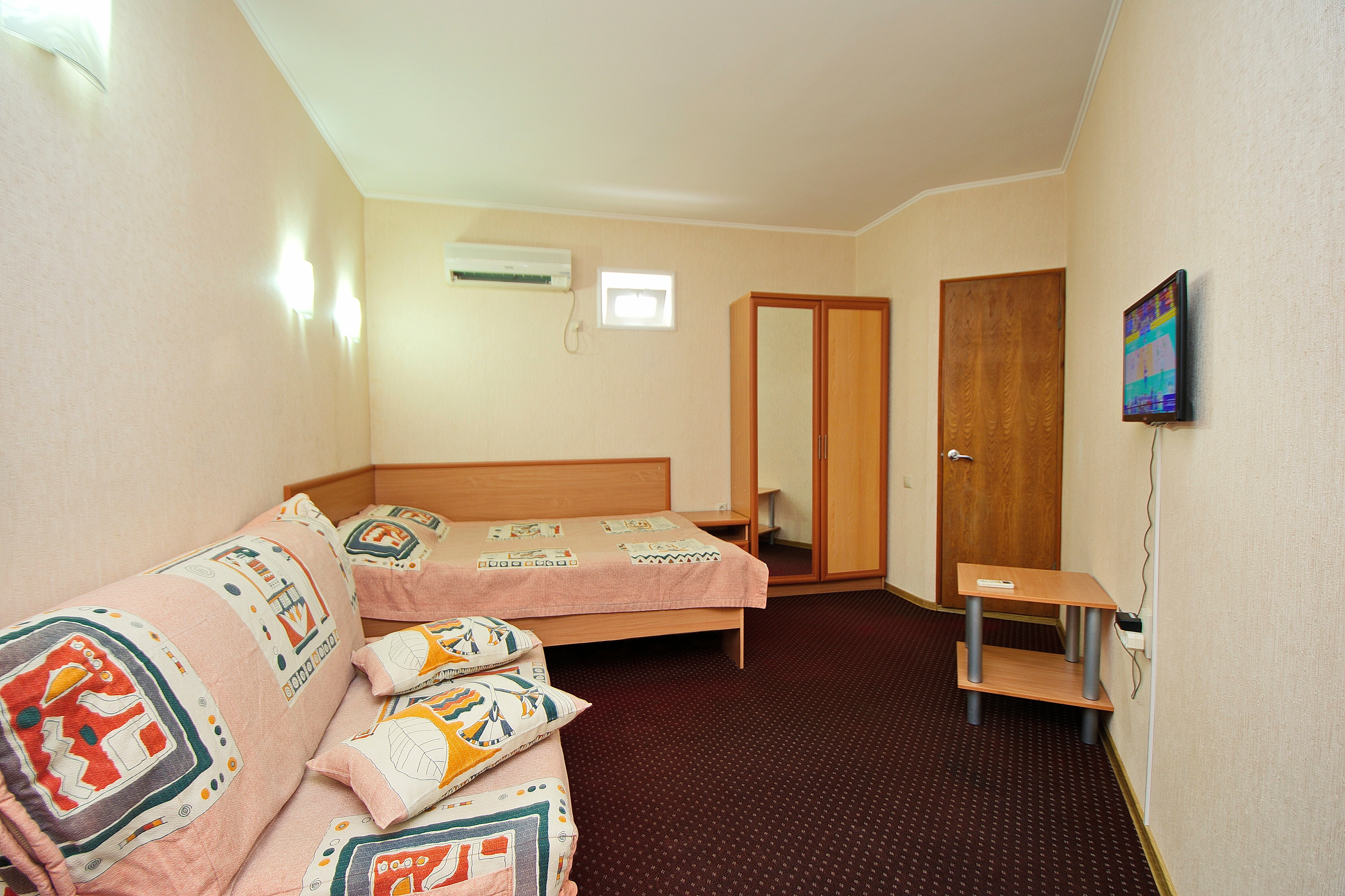 Стандарт 2х местный с диваном 1й корпус