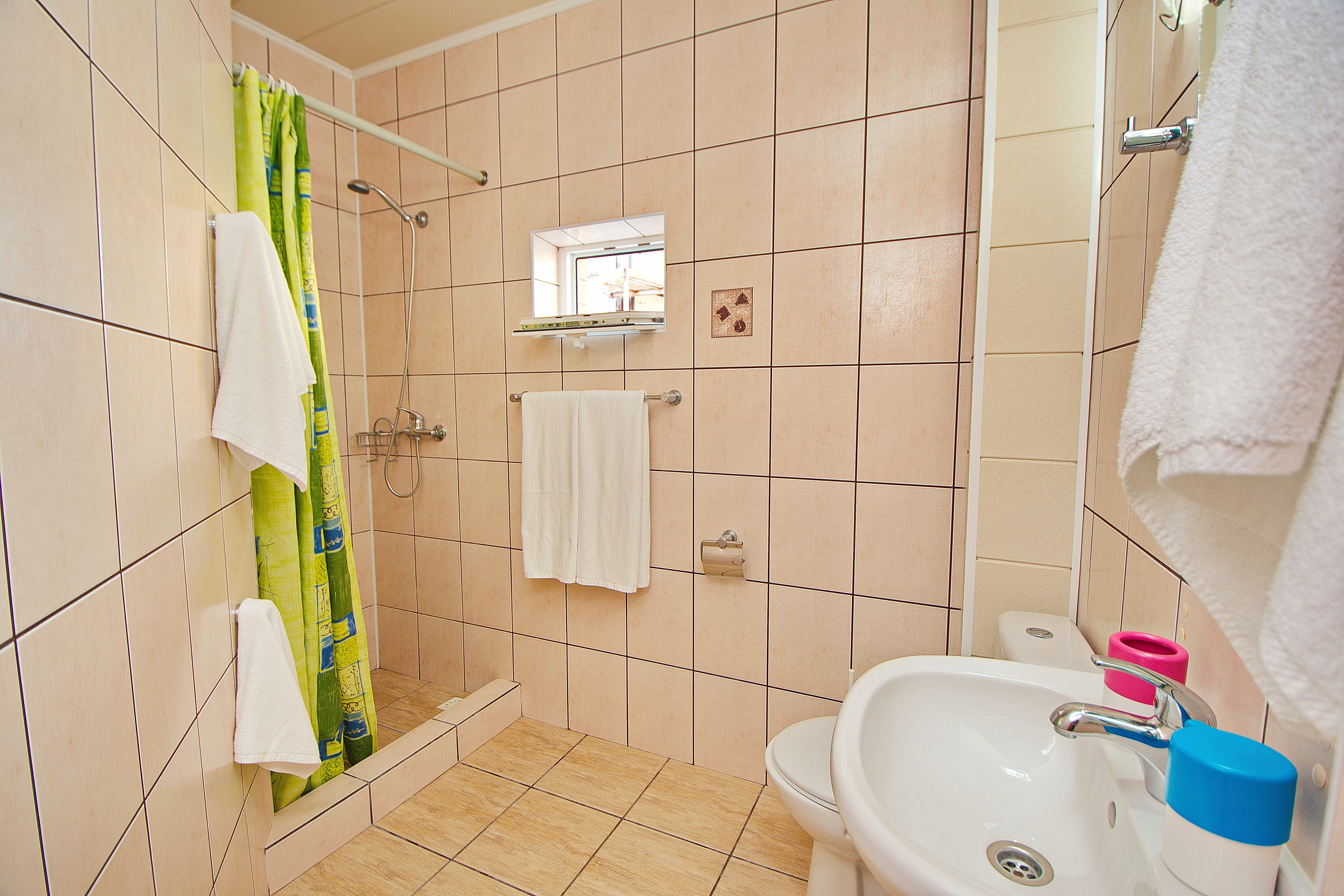 Трехместный номер с видом на бассейн