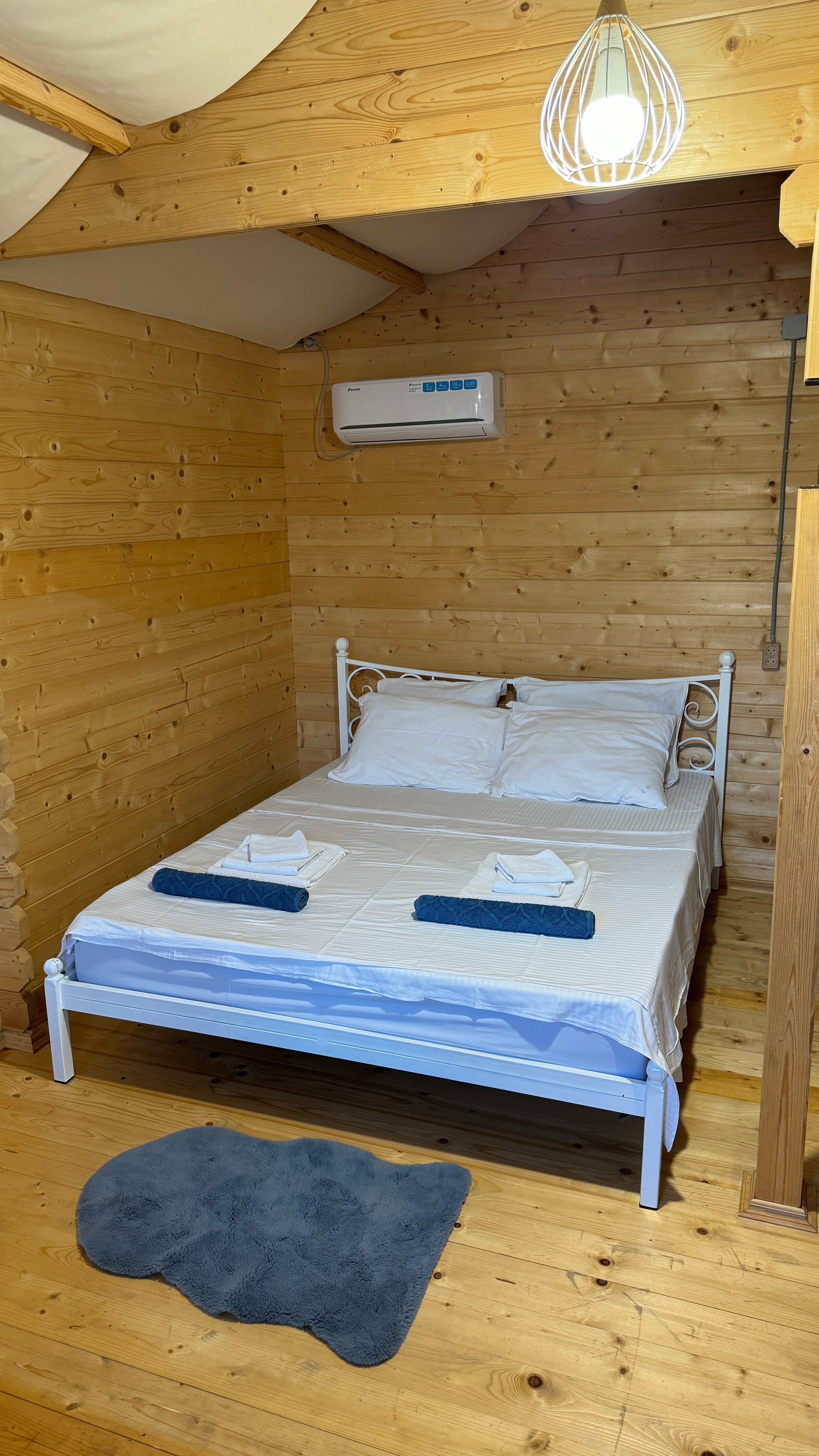 Четырехместный номер с душем