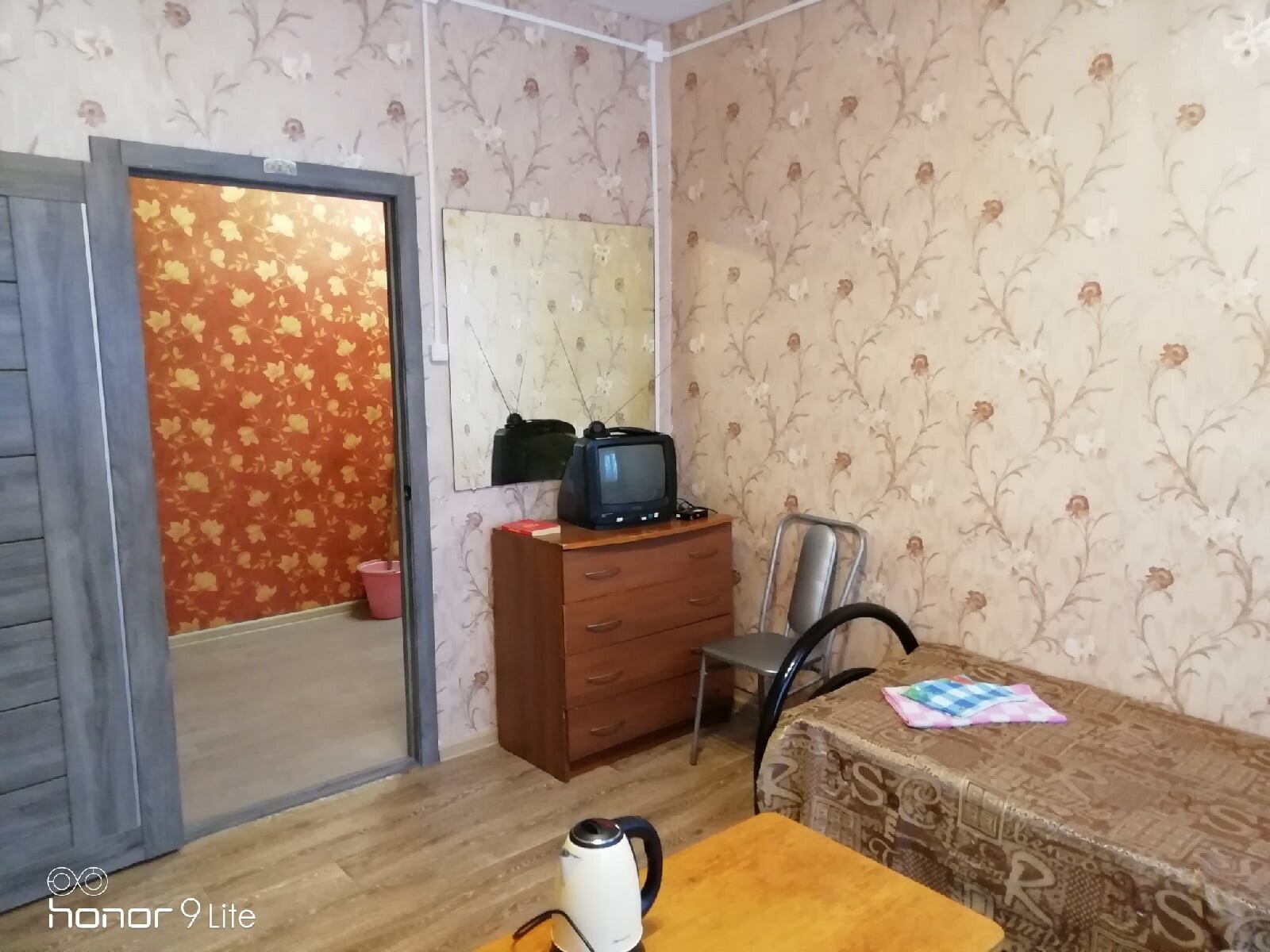 Двухместный номер с 2 отдельными кроватями и общей ванной комнатой