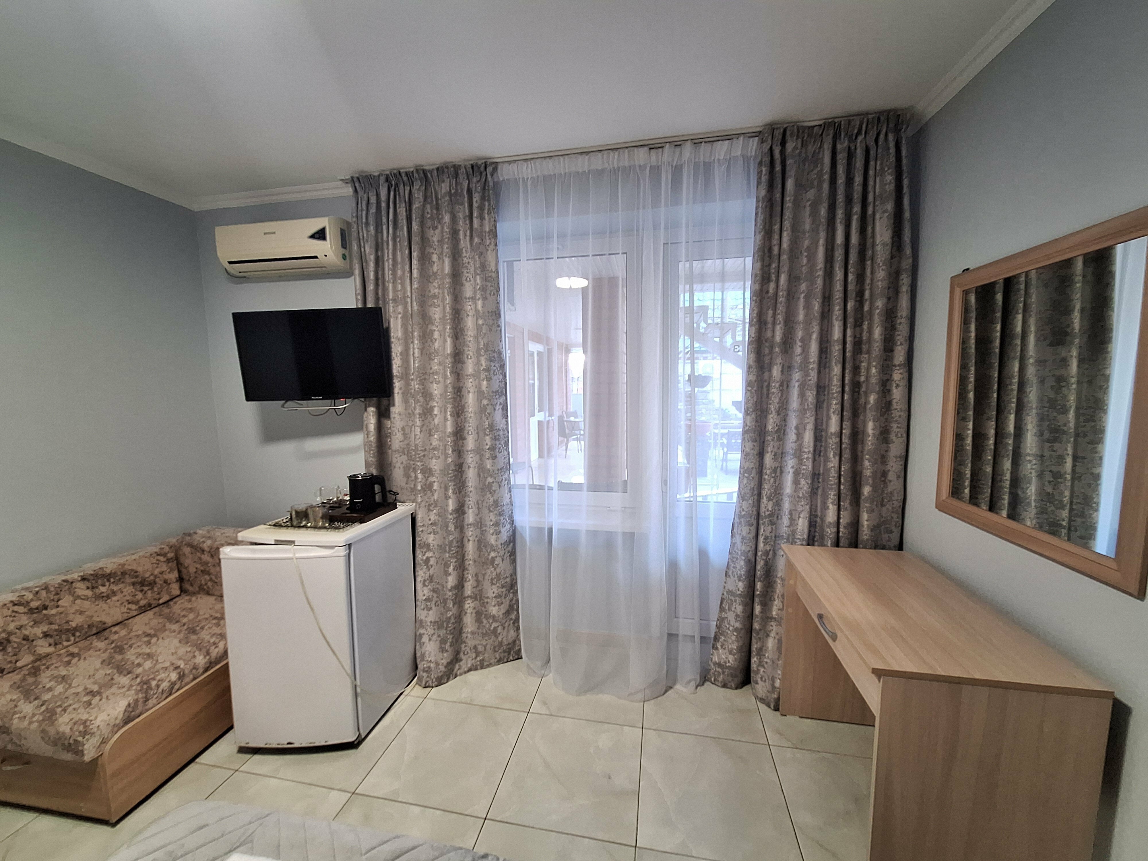 «НЕБО» ТРЕХМЕСТНЫЙ КОМФОРТНЫЙ  НОМЕР С КРОВАТЯМИ TWIN/DBL И ОДНОСПАЛЬНЫМ ДИВАНОМ