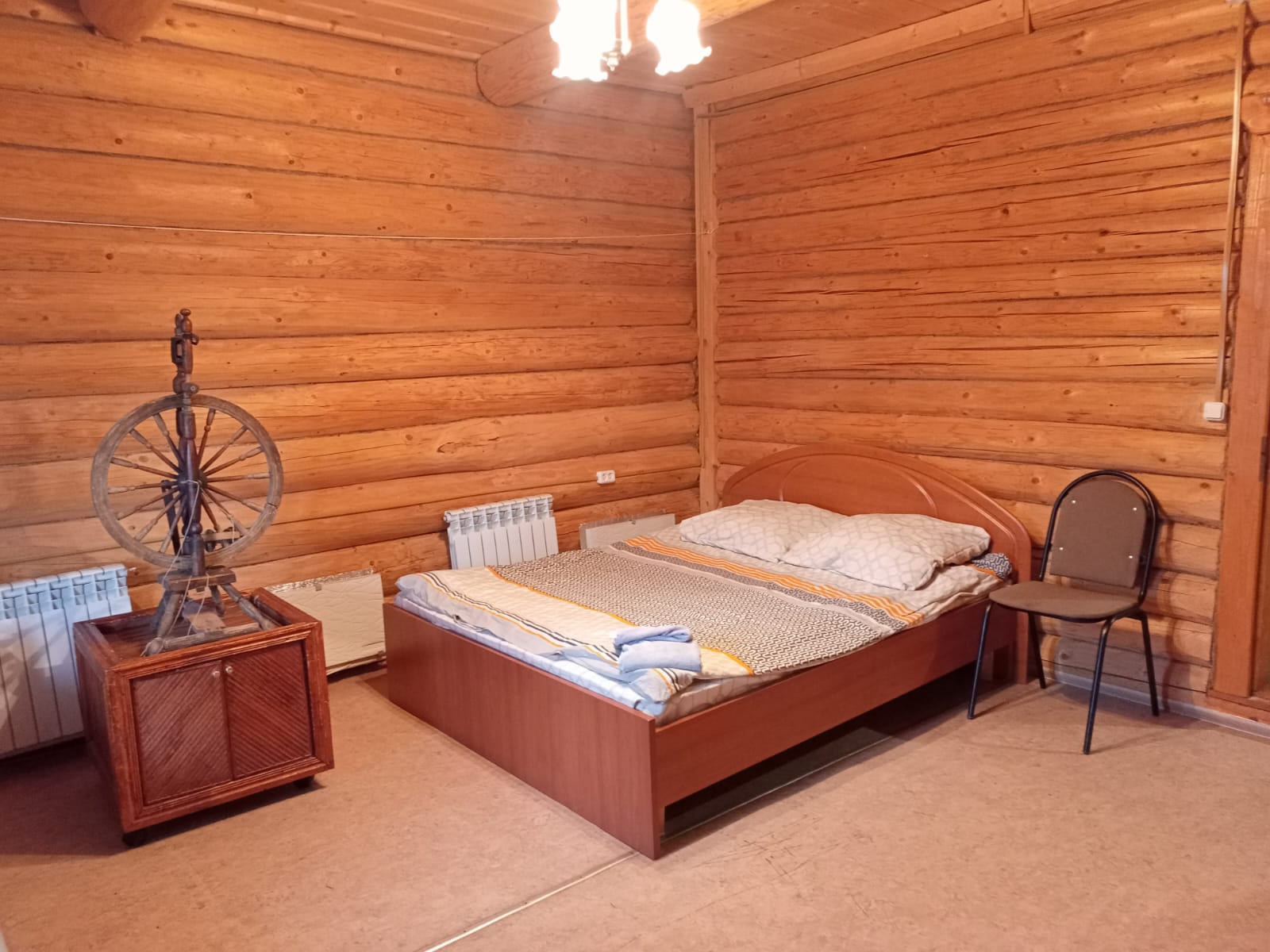 Двухместный номер с двуспальной кроватью и дополнительной кроватью