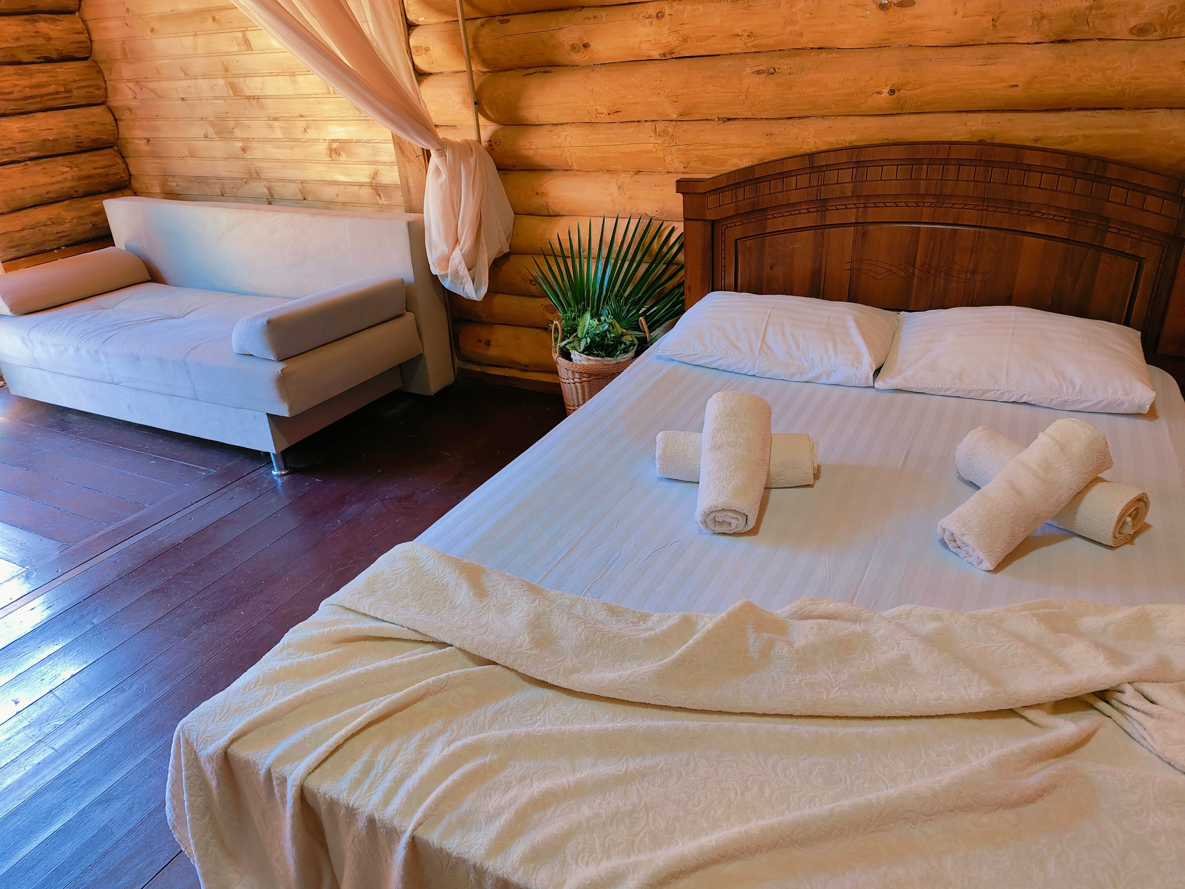 2-х комнатный дом с мини-кухней и террасой