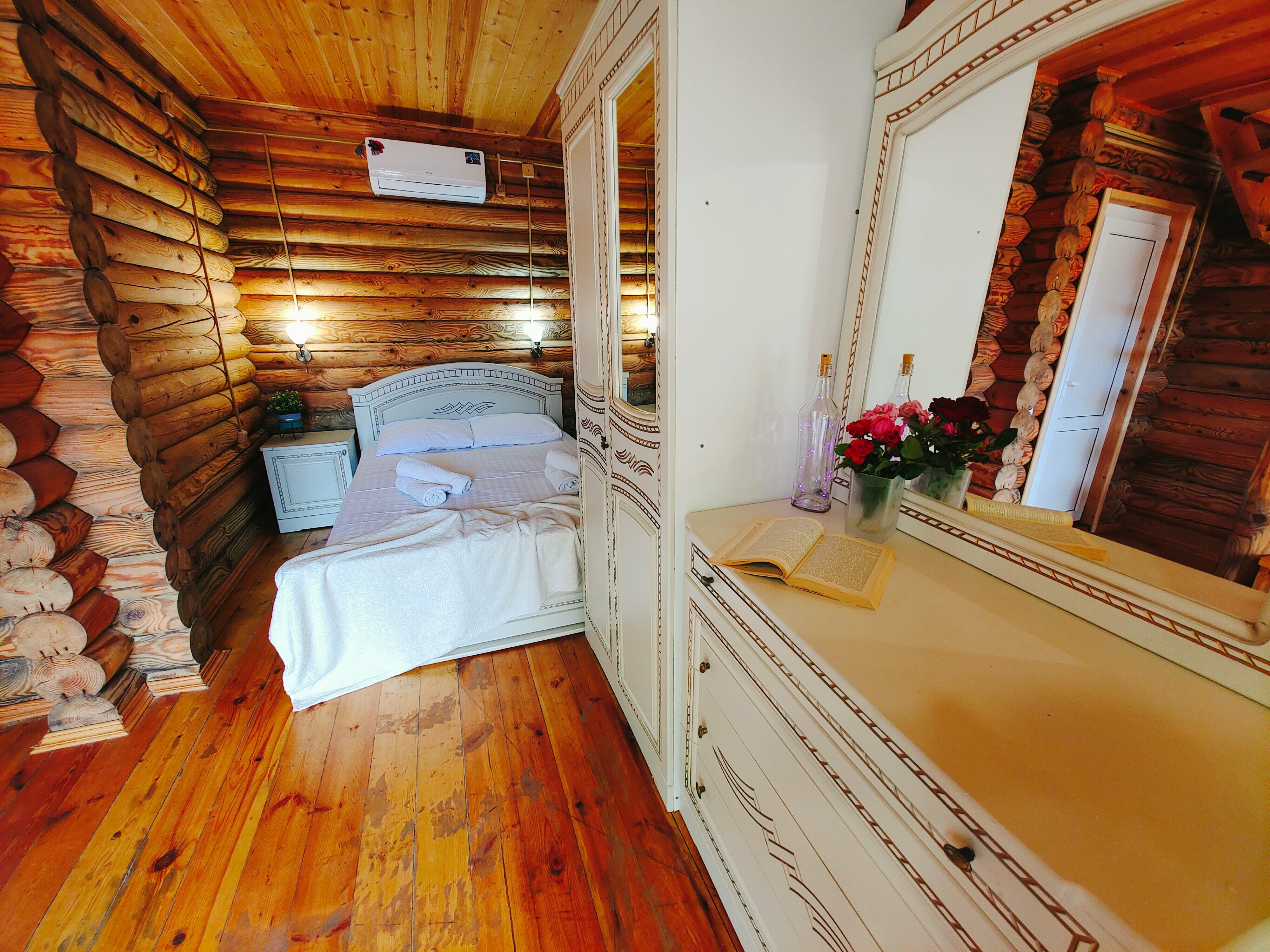 4-х местный домик с мини-кухней и террасой