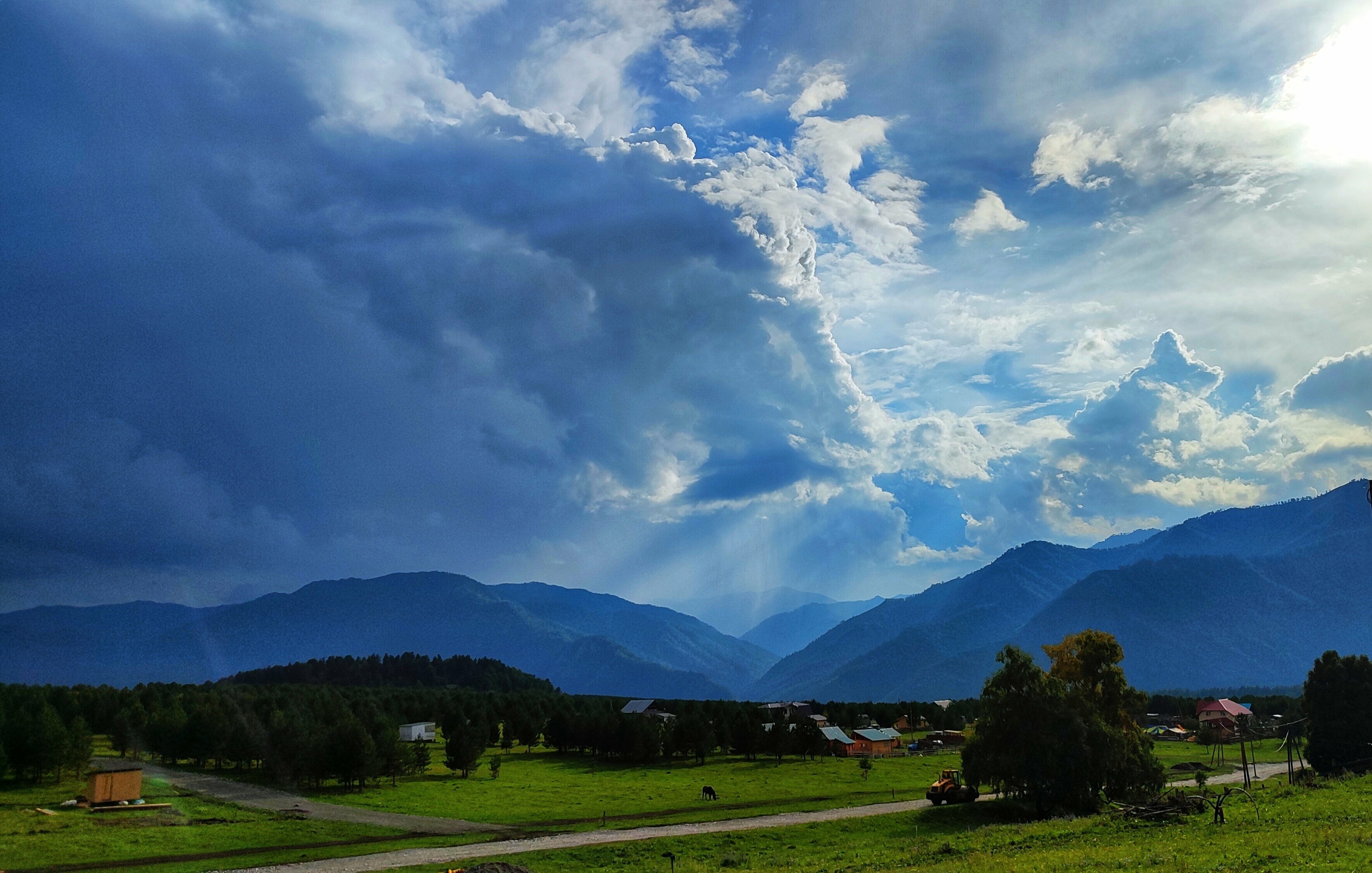 Трехместный номер с видом на горы
