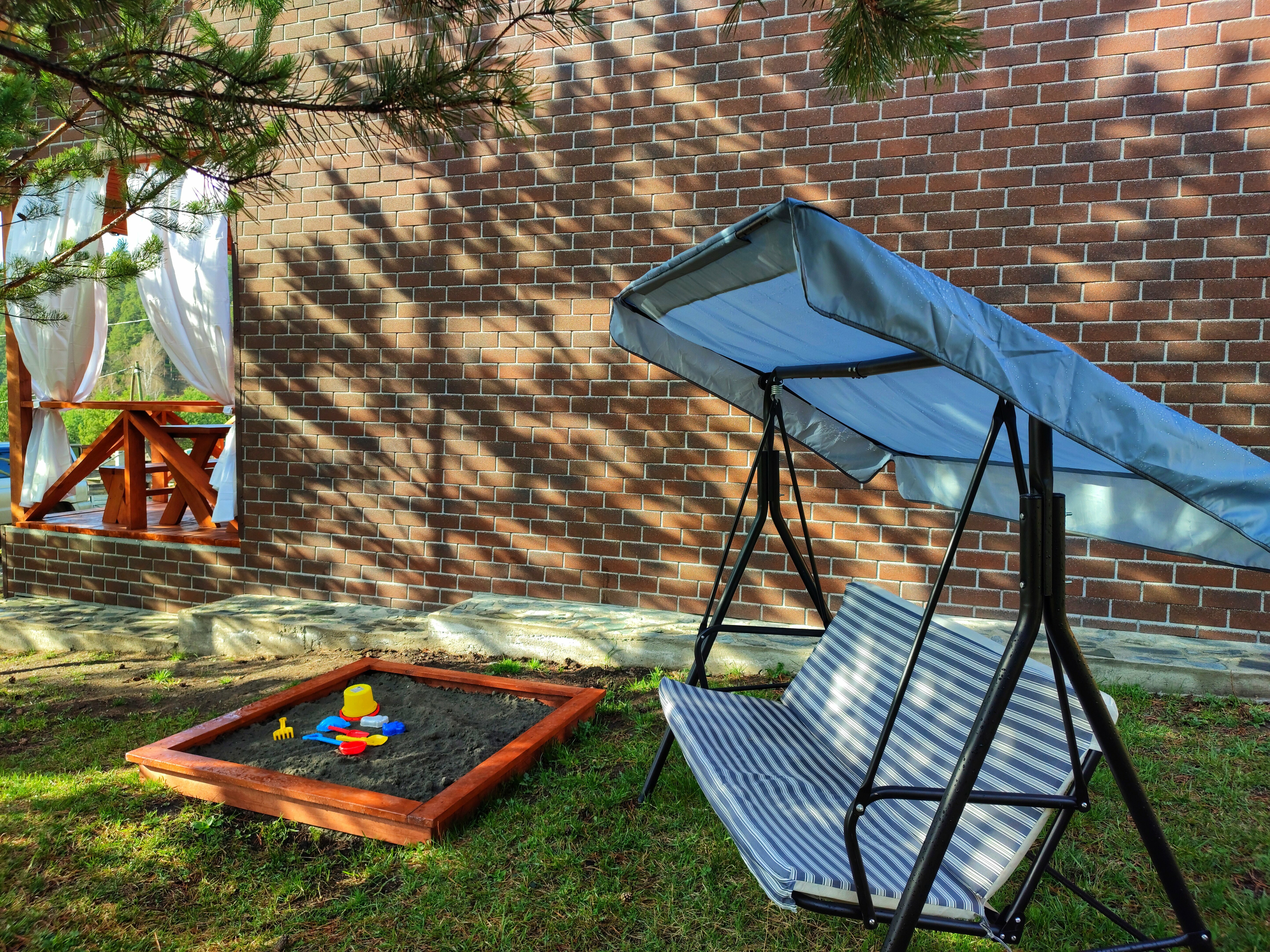 Трехместный номер с видом на горы