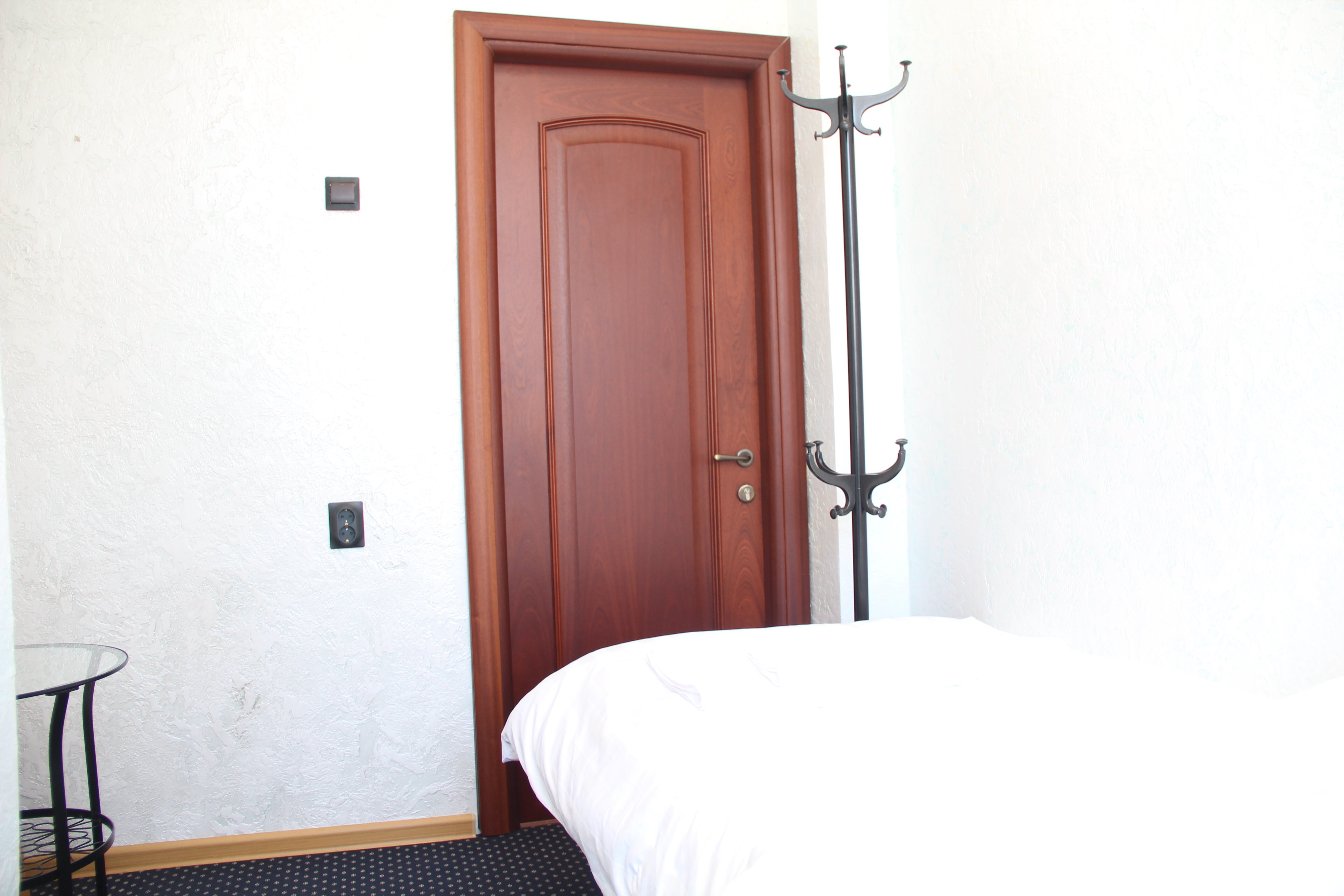 Двухместный номер с 2 отдельными кроватями и общим туалетом