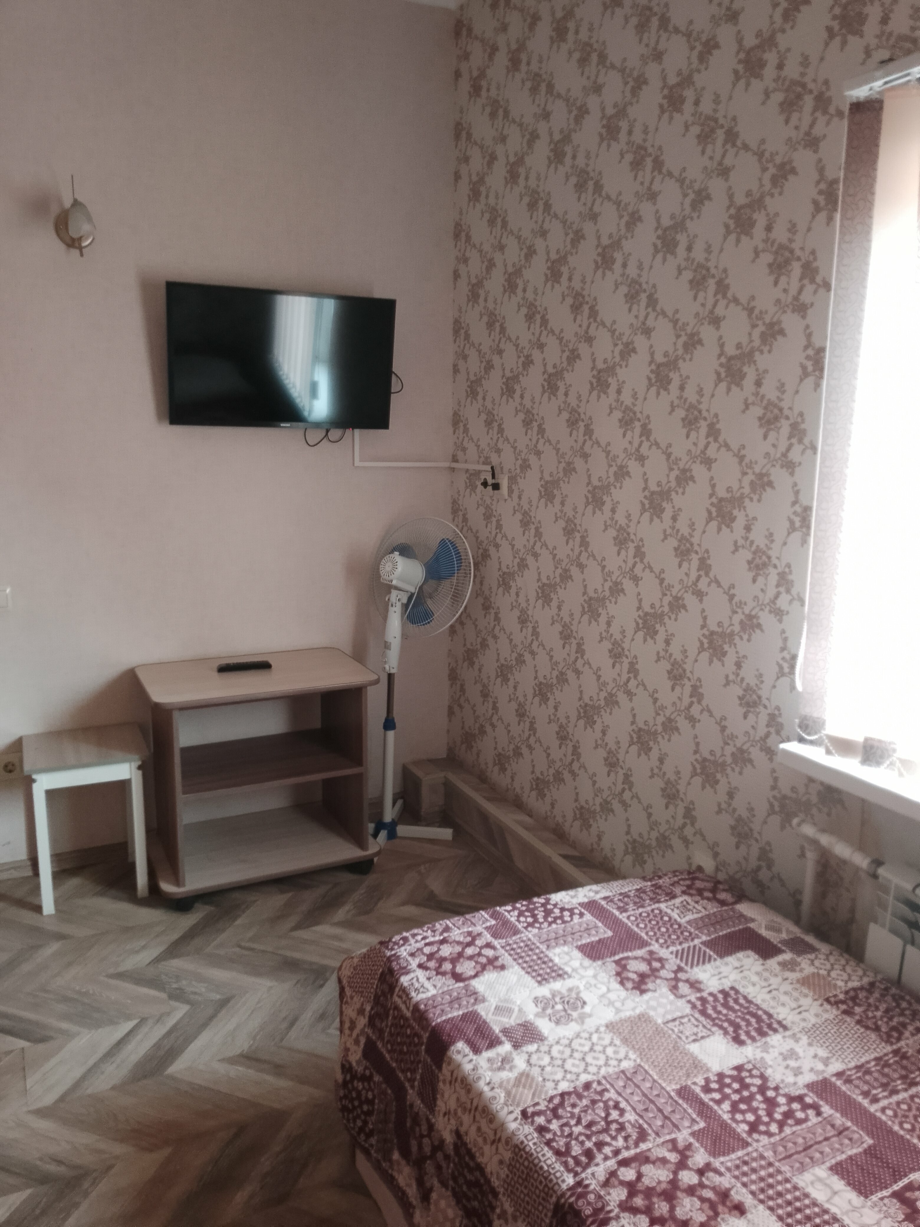 Двухместный номер с 2 отдельными кроватями и общим туалетом