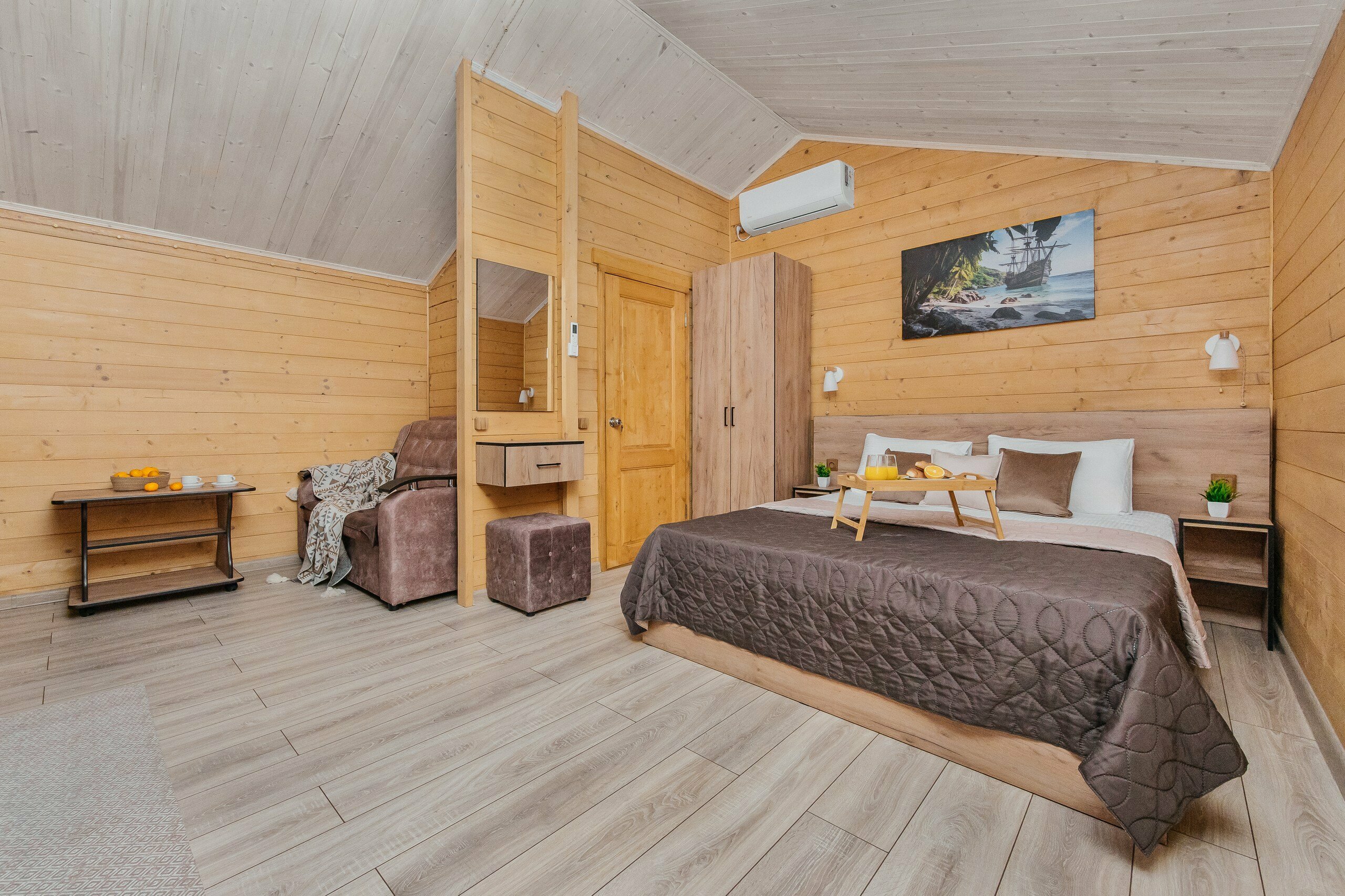 Трехместный домик БроНау Amra house 