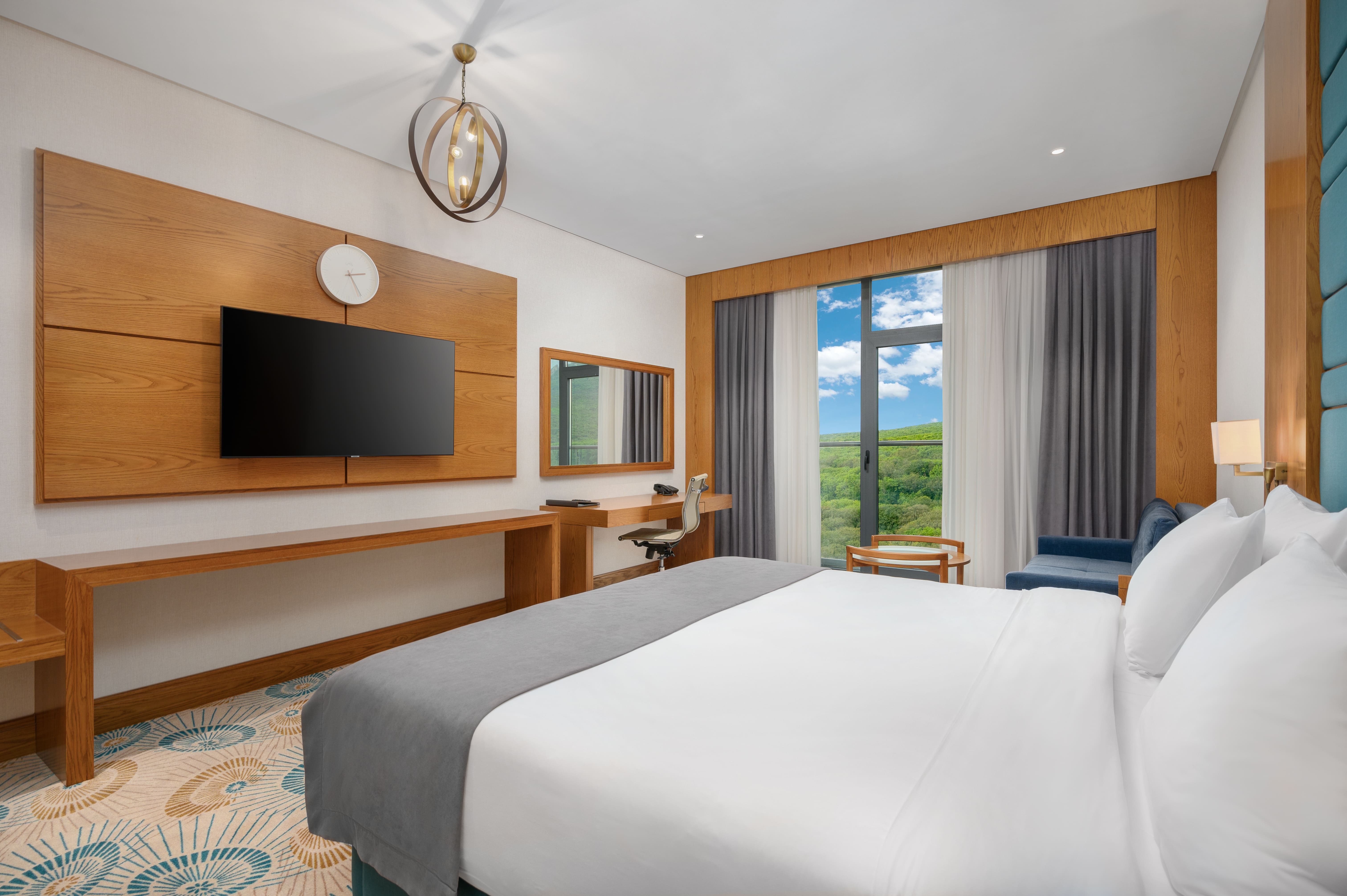 Джуниор  с двуспальной кроватью (вид на гору Железная)