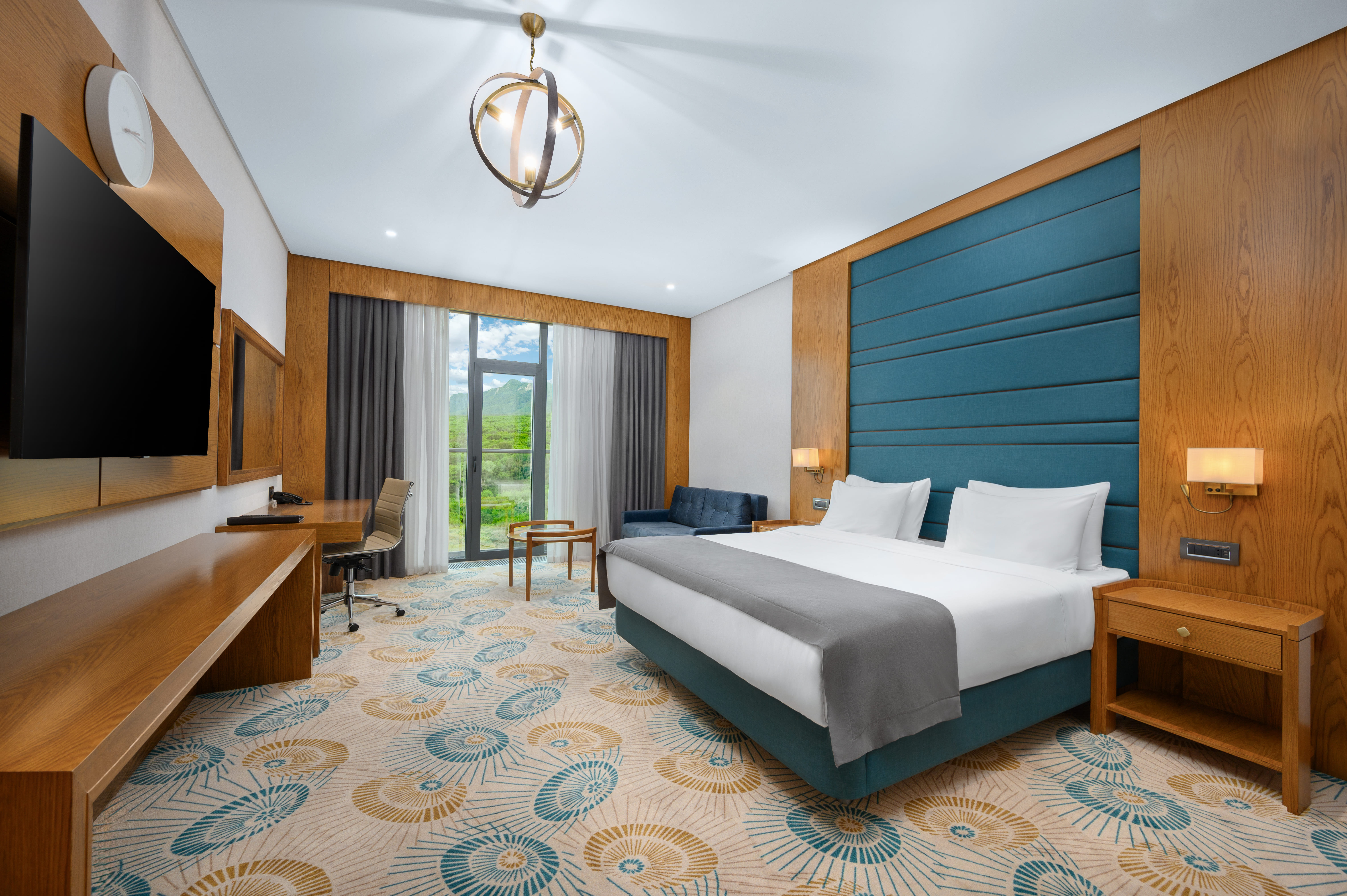 Джуниор  с двуспальной кроватью (вид на гору Железная)