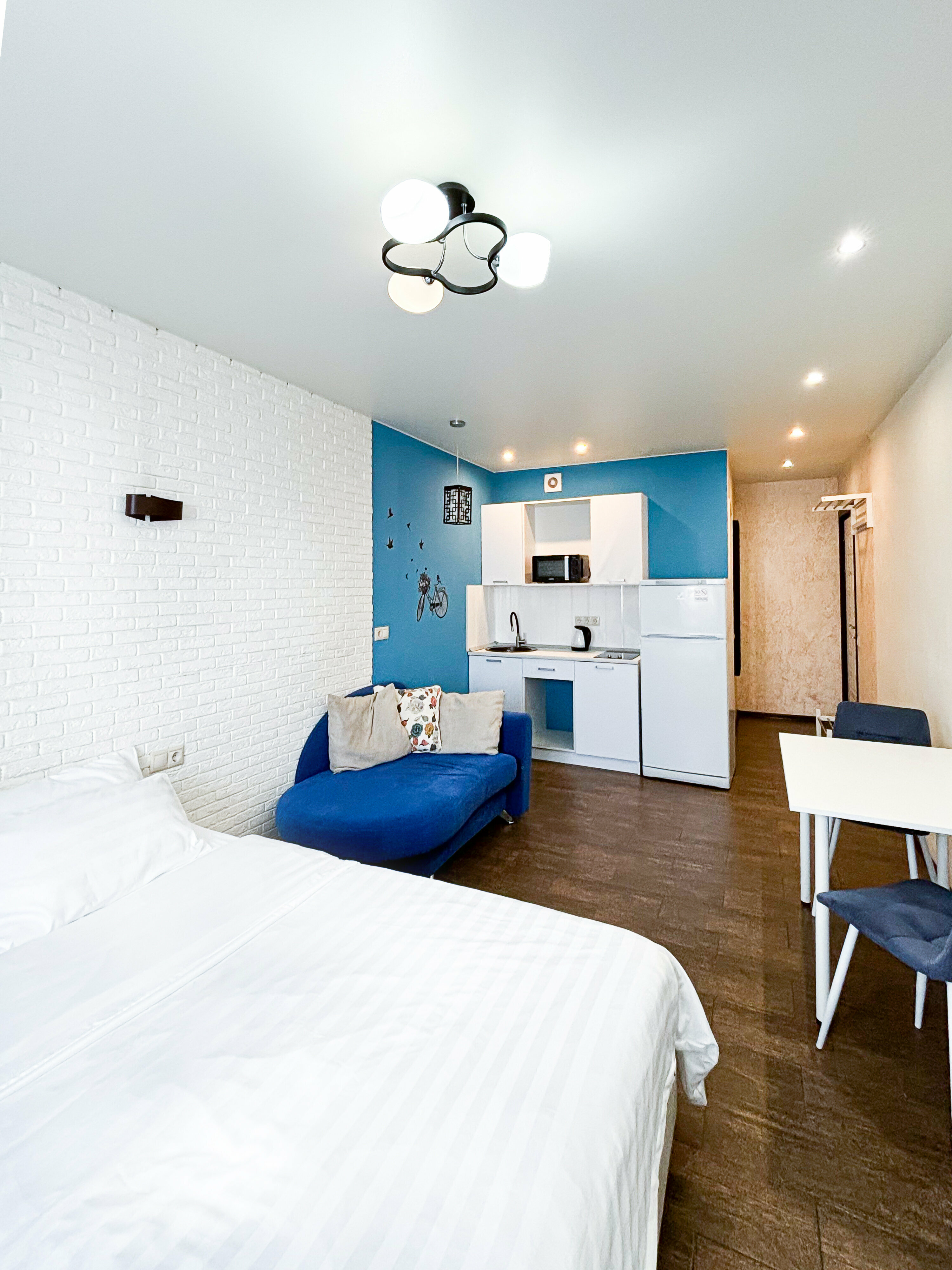 Студия у  ТЦ МЕГА