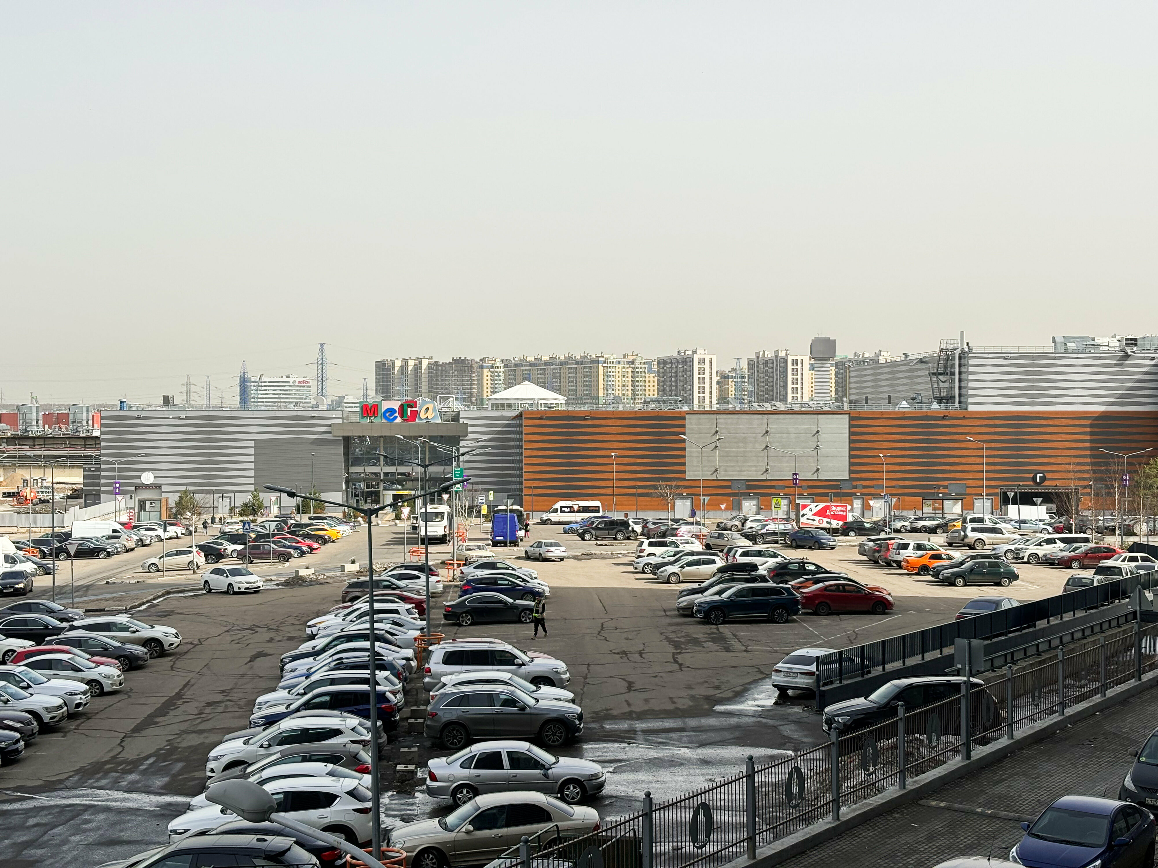 Студия у  ТЦ МЕГА