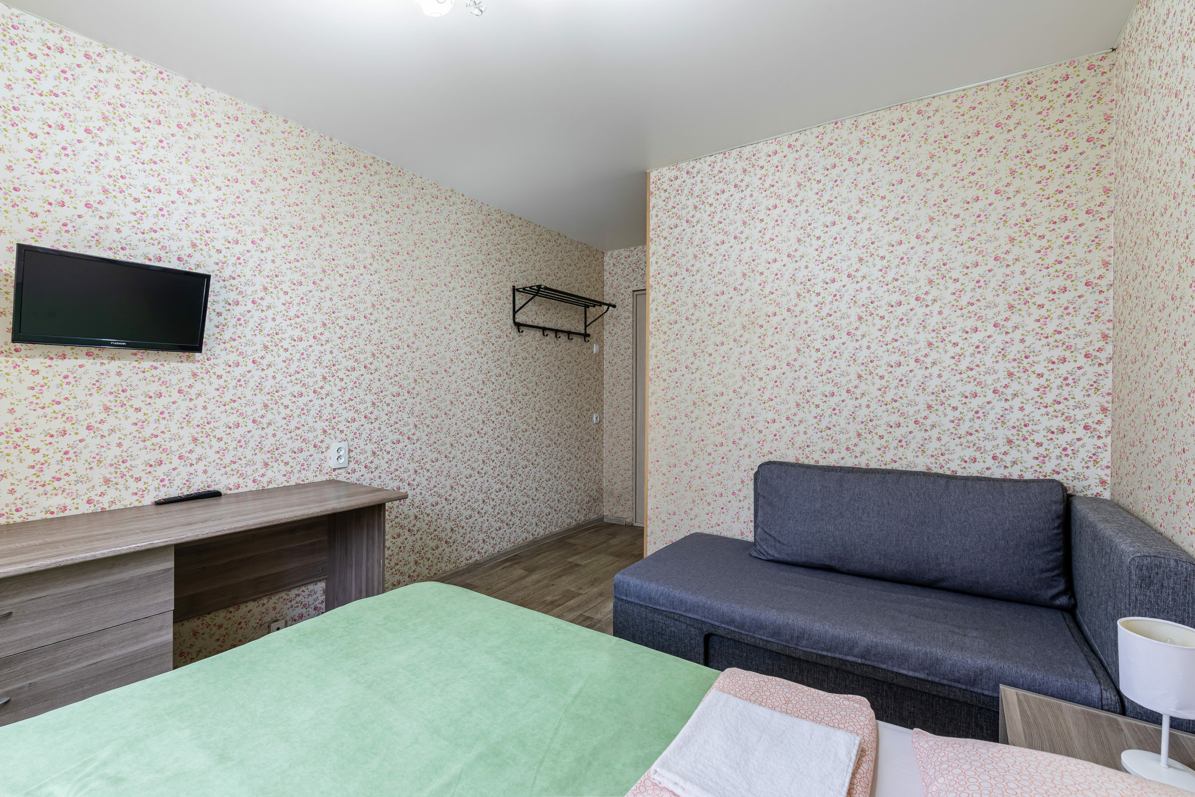 Трехместный номер с собственной ванной комнатой