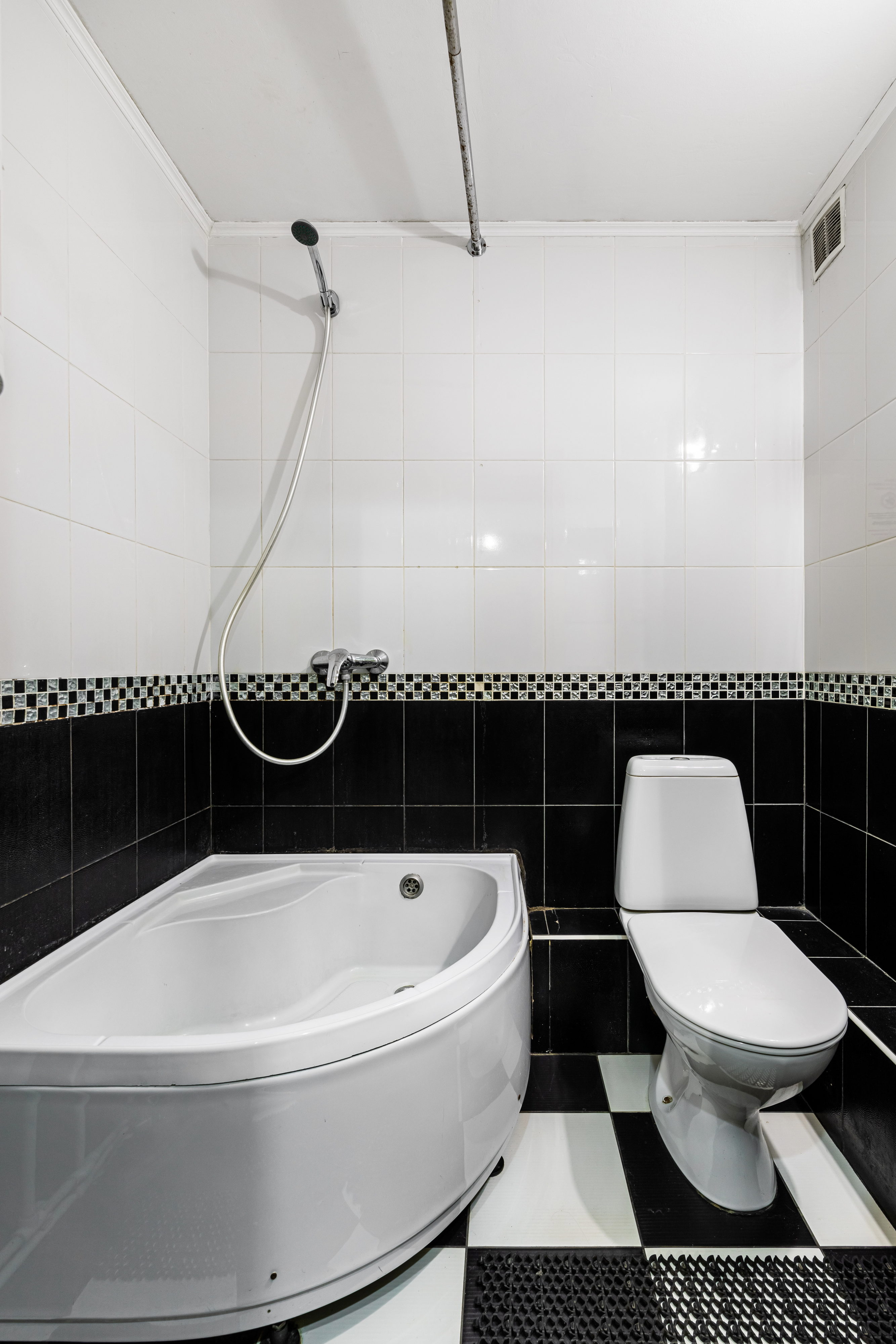 Семейный номер с общей ванной комнатой