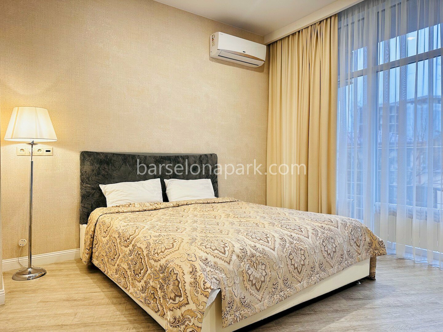 Студия с балконом в самом центре Сочи! Пляж и набережная в 5 минутах!