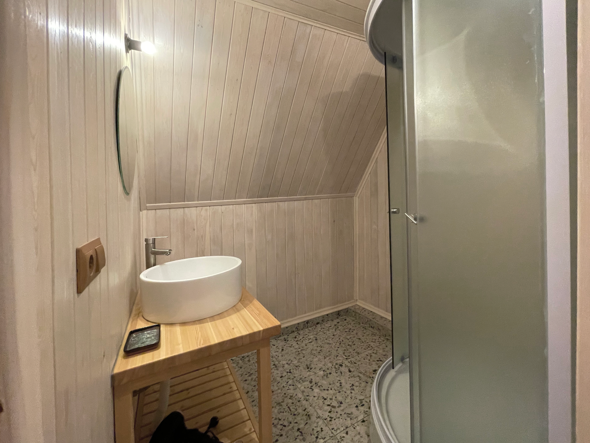 Бюджетный двухместный номер с общим санузлом на этаже