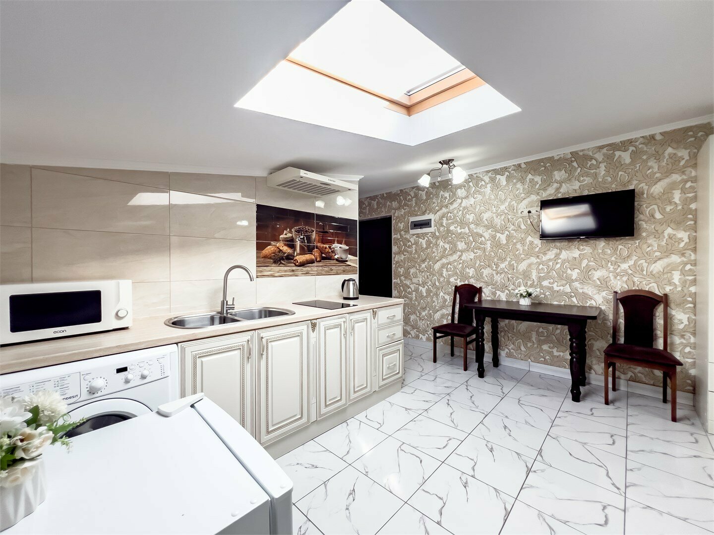 Апартаменты с кухней и балконом